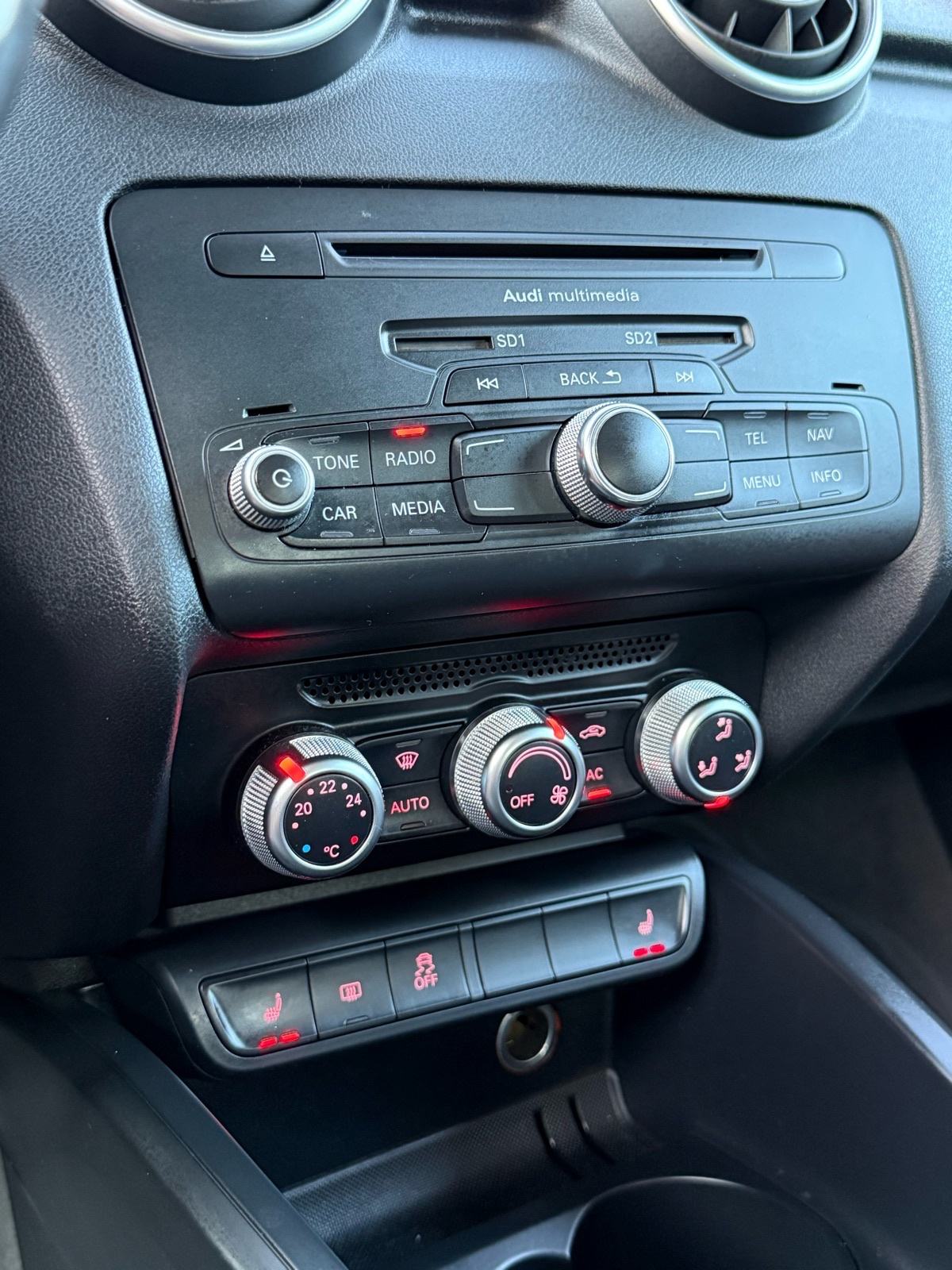 AUDI A1 •REG 10/26•ALU•NAVI•SERVISNA•, fotografija 17