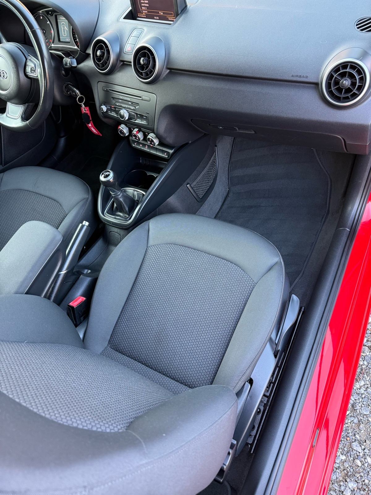 AUDI A1 •REG 10/26•ALU•NAVI•SERVISNA•, fotografija 18