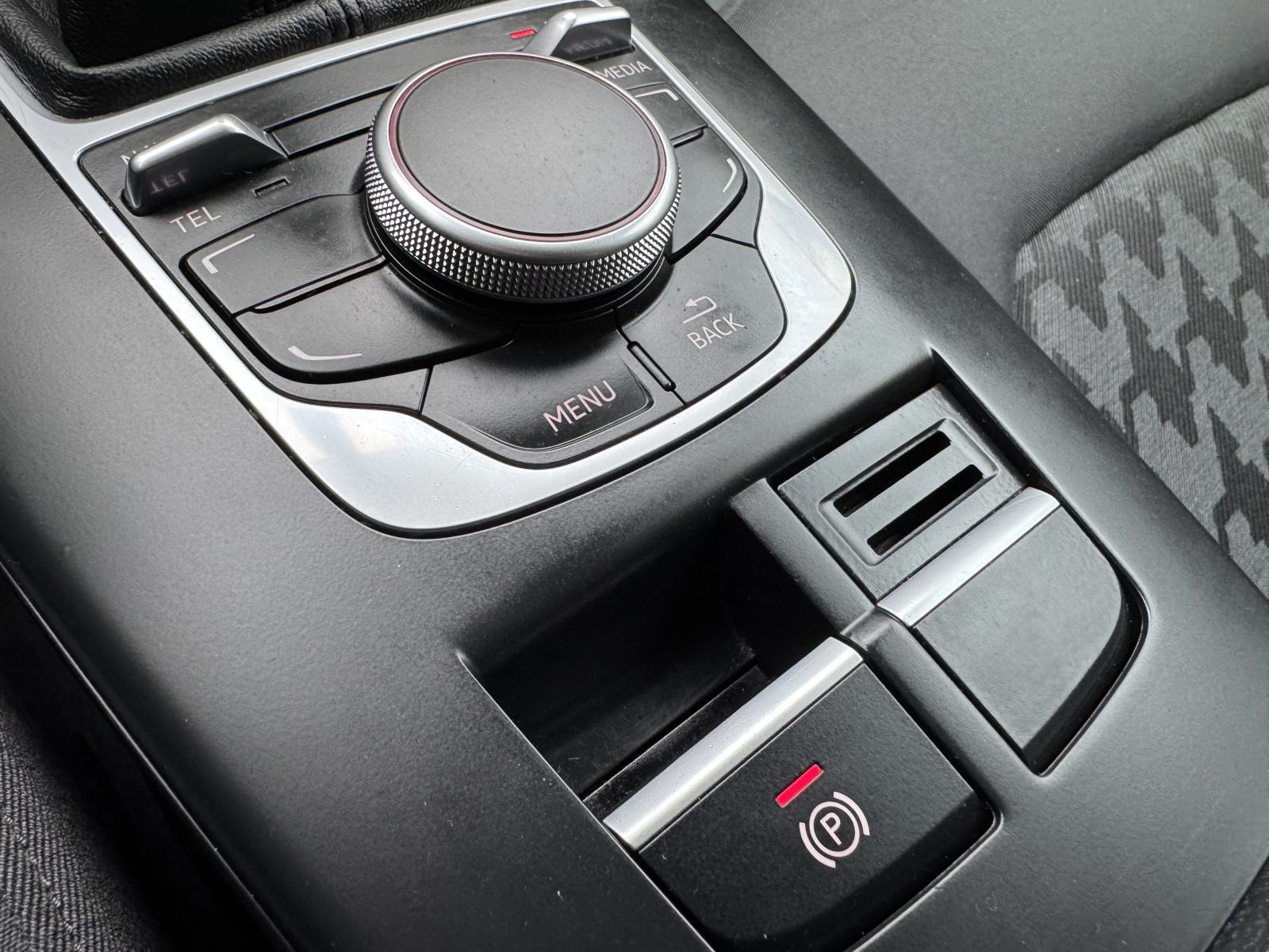 Audi A3 Sportback 1,2 TFSI ⭐ Bi-Xenon, Tempomat, Park senzori, fotografija 14