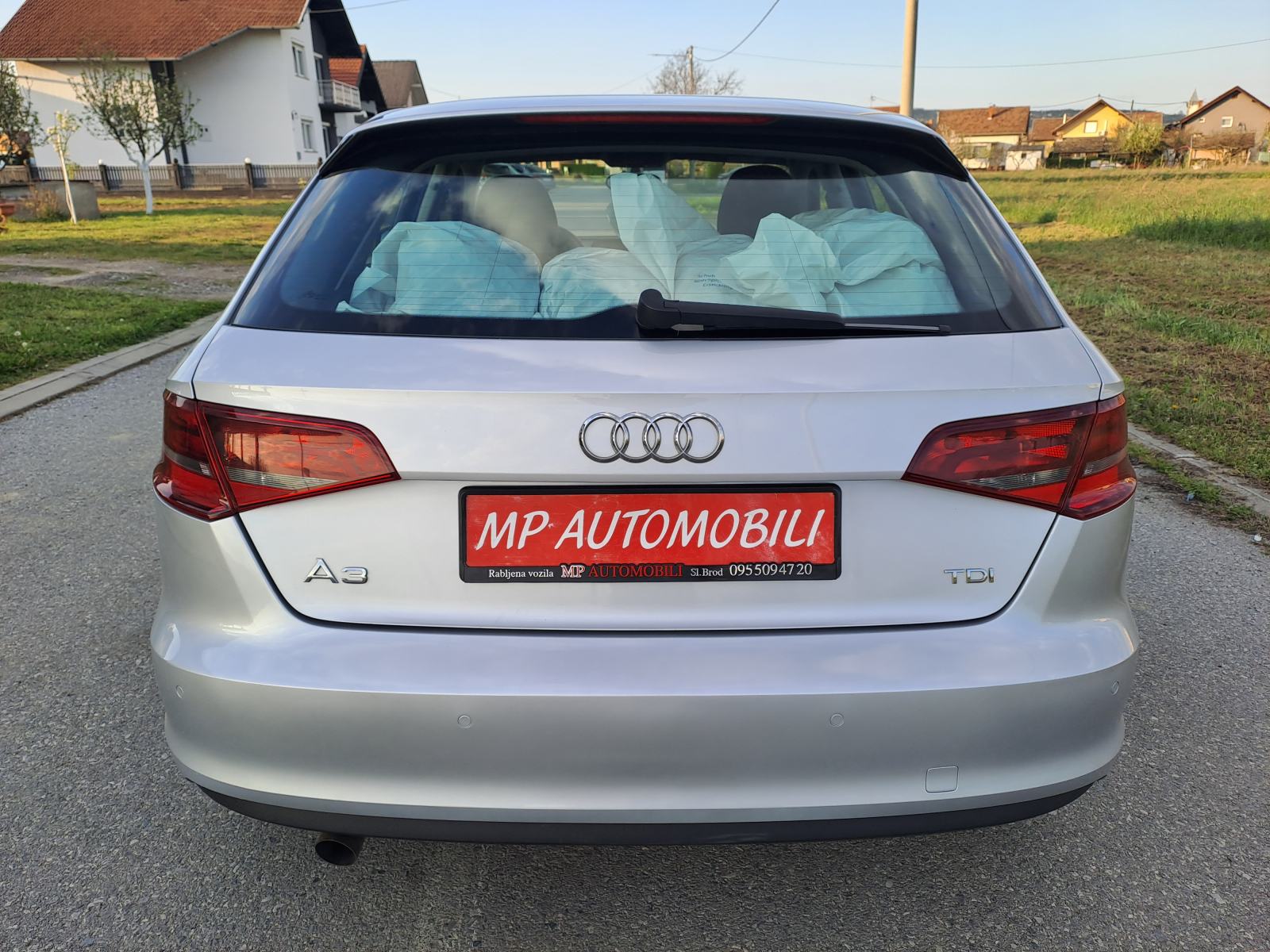 Audi A3 1,6 TDI-2014gd.md-CLIMATRONIC-189tkm,5vrata,1.vl,alu18,KARTICE, fotografija 7