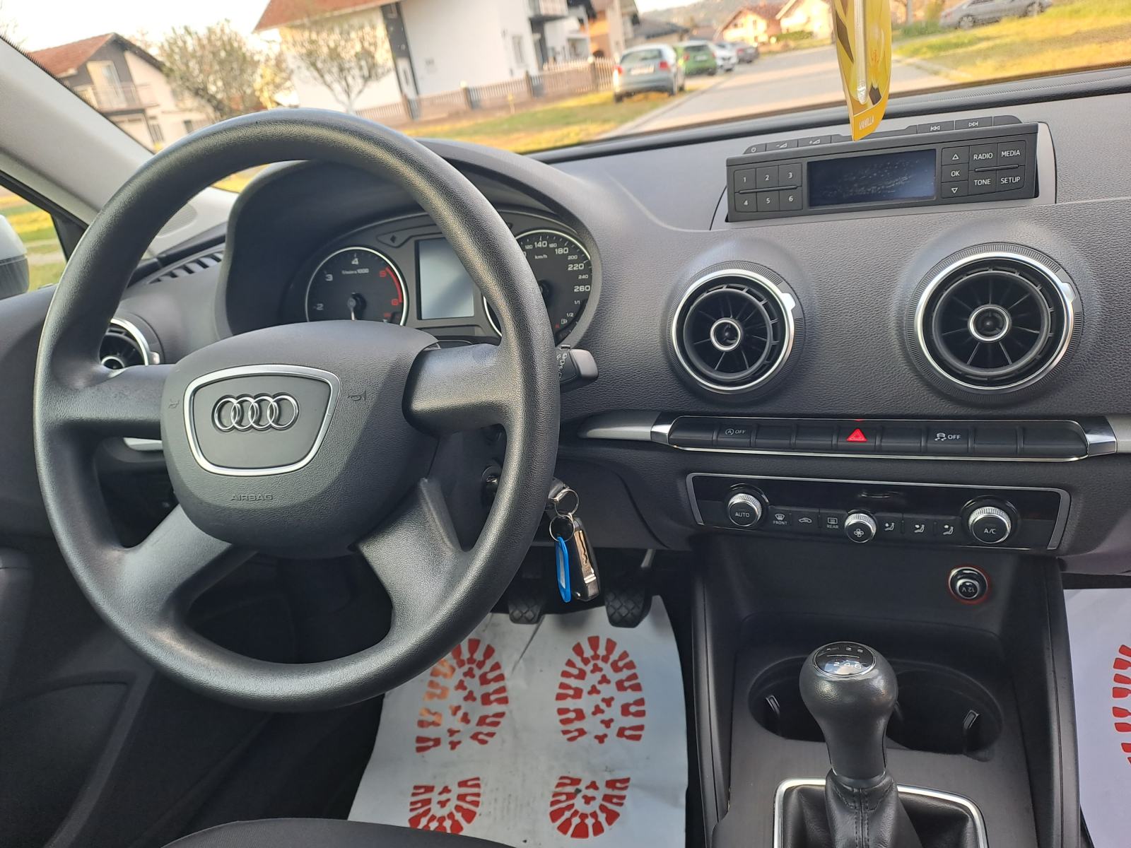 Audi A3 1,6 TDI-2014gd.md-CLIMATRONIC-189tkm,5vrata,1.vl,alu18,KARTICE, fotografija 13