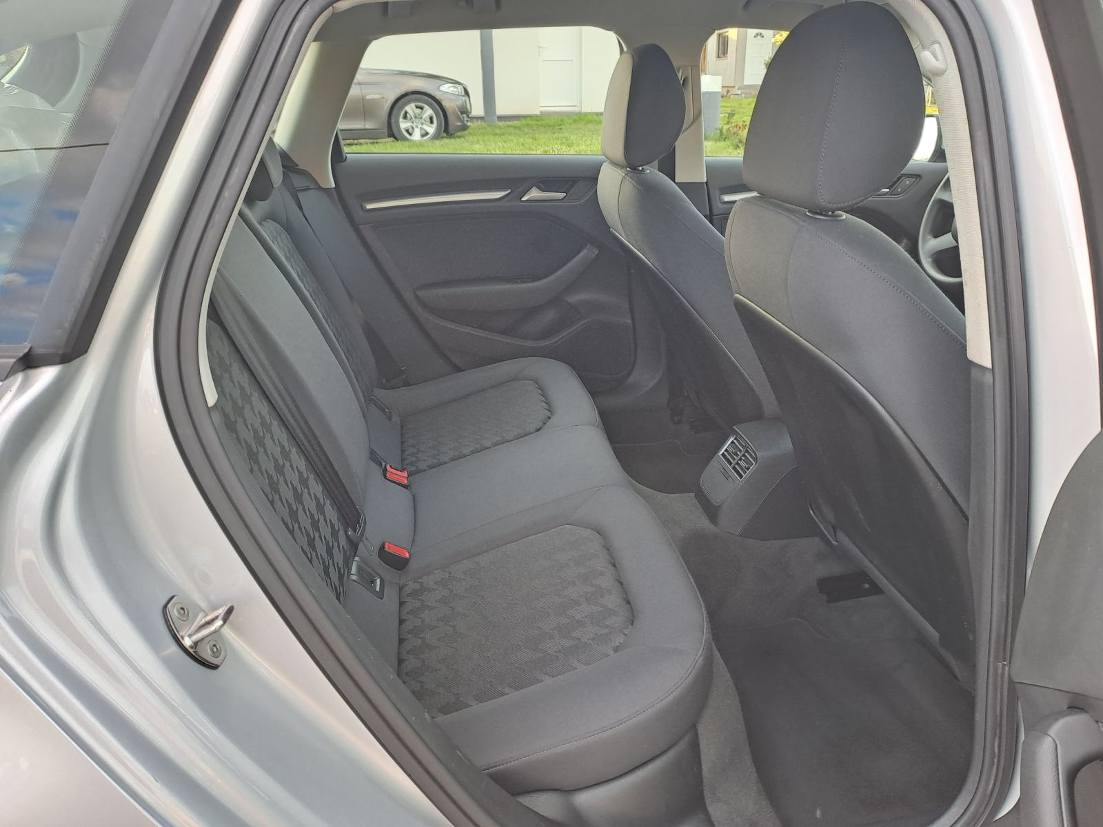 Audi A3 1,6 TDI-2014gd.md-CLIMATRONIC-189tkm,5vrata,1.vl,alu18,KARTICE, fotografija 16
