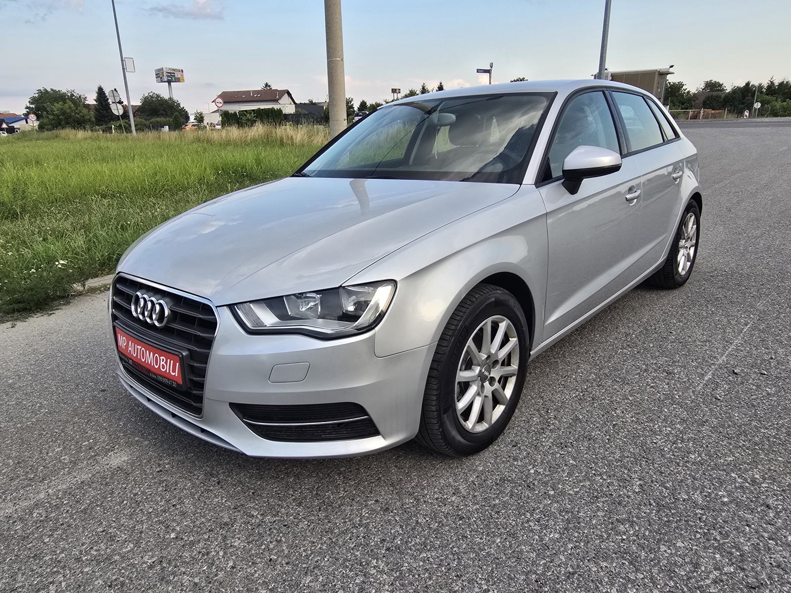 Audi A3 1,6 TDI-2014gd.md-CLIMATRONIC-189tkm,5vrata,1.vl,alu18,KARTICE, fotografija 2