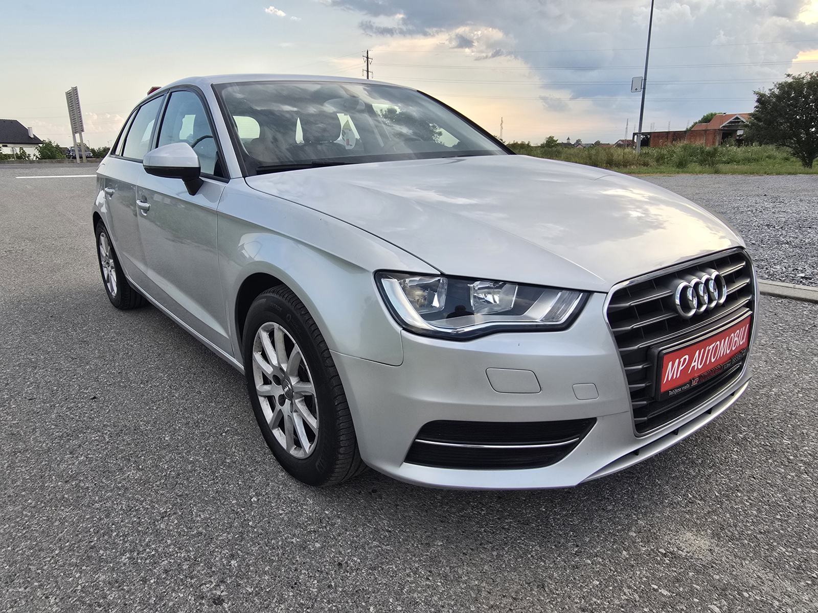 Audi A3 1,6 TDI-2014gd.md-CLIMATRONIC-189tkm,5vrata,1.vl,alu18,KARTICE, fotografija 4