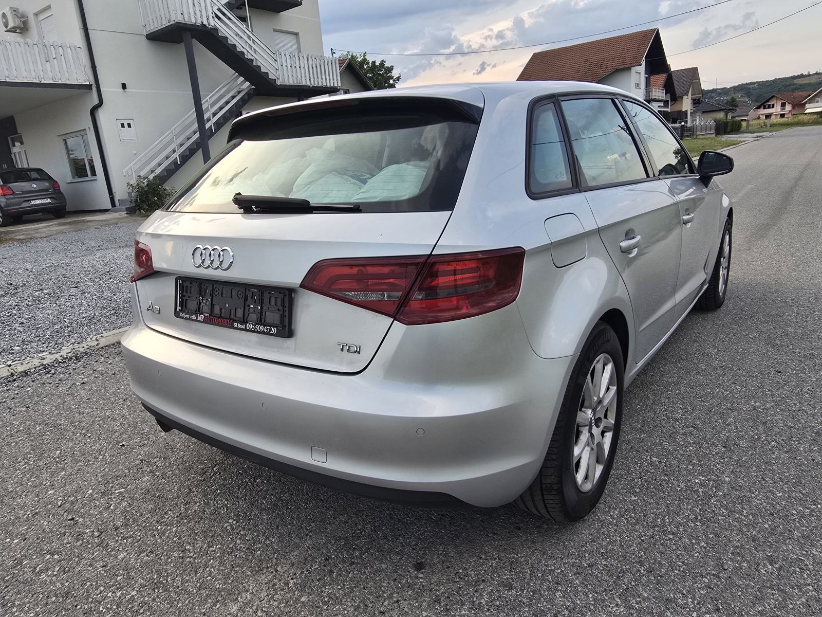 Audi A3 1,6 TDI-2014gd.md-CLIMATRONIC-189tkm,5vrata,1.vl,alu18,KARTICE, fotografija 6