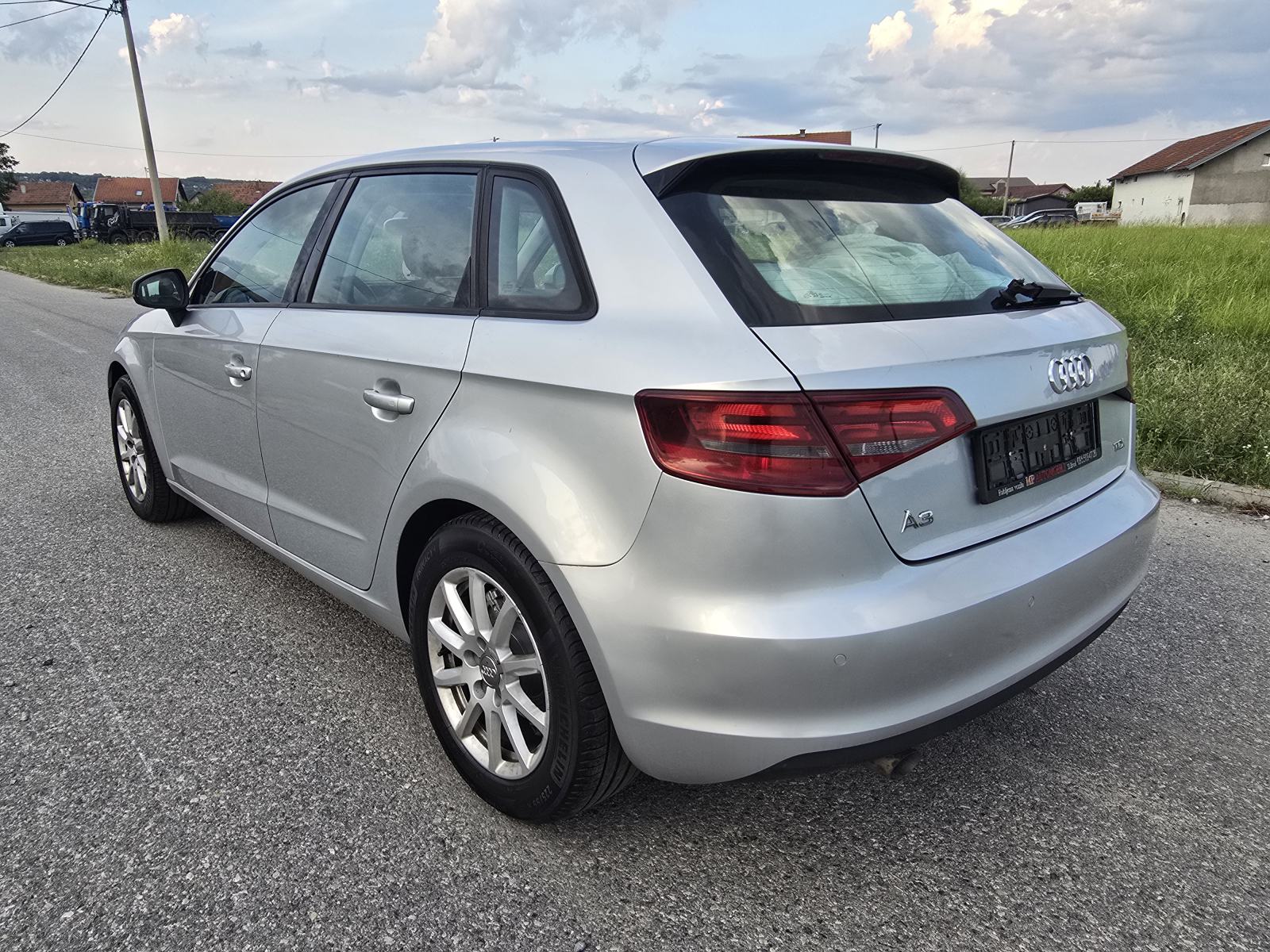 Audi A3 1,6 TDI-2014gd.md-CLIMATRONIC-189tkm,5vrata,1.vl,alu18,KARTICE, fotografija 9