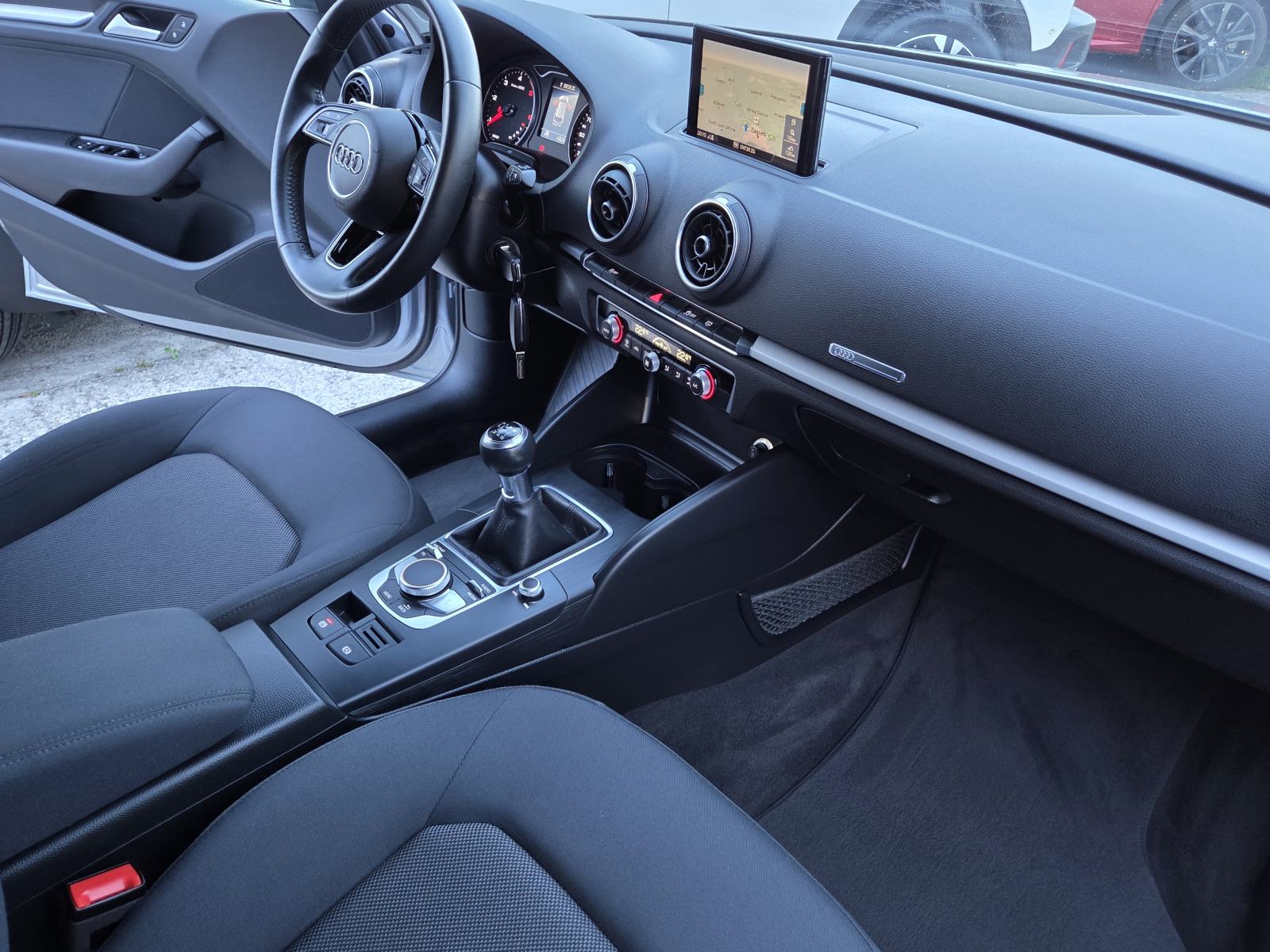 Audi A3 1,6 TDI 2018god.-XENON-NAVI-LED-GARANCIJA-SERVISNA, fotografija 9