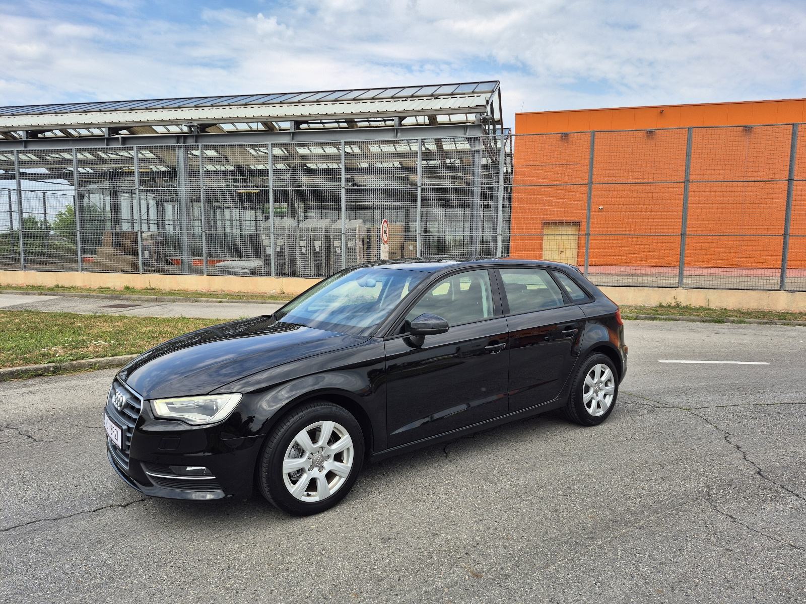 Audi A3 1,6 TDI 77kw 6 brzina,LED,grijanje sjedala,nap.veliki servis, fotografija 2