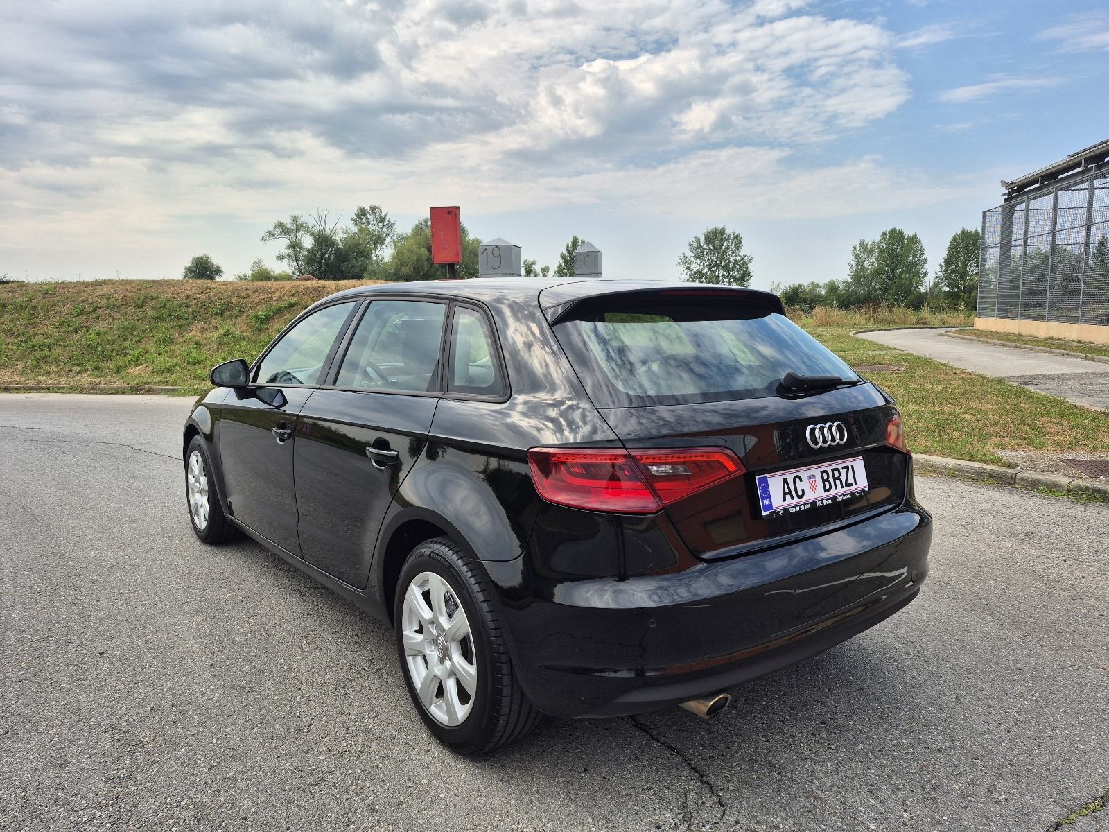 Audi A3 1,6 TDI 77kw 6 brzina,LED,grijanje sjedala,nap.veliki servis, fotografija 5