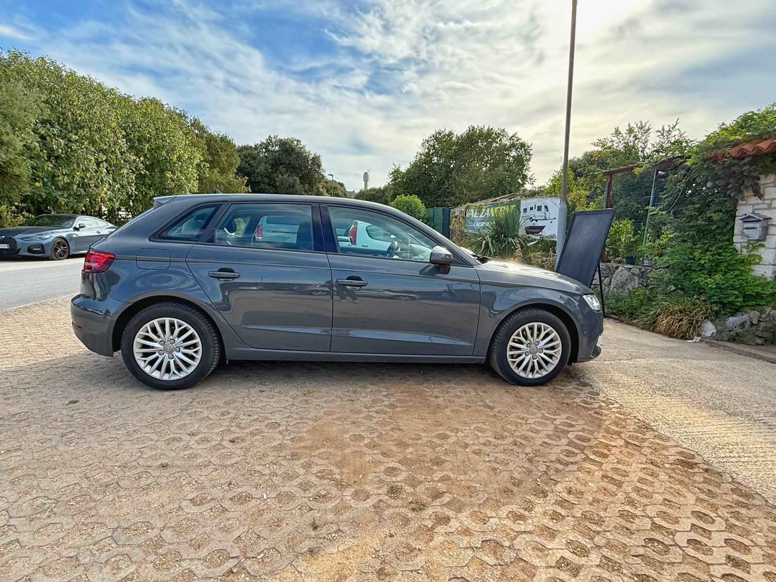 Audi A3 1,6 TDI automatik, fotografija 7