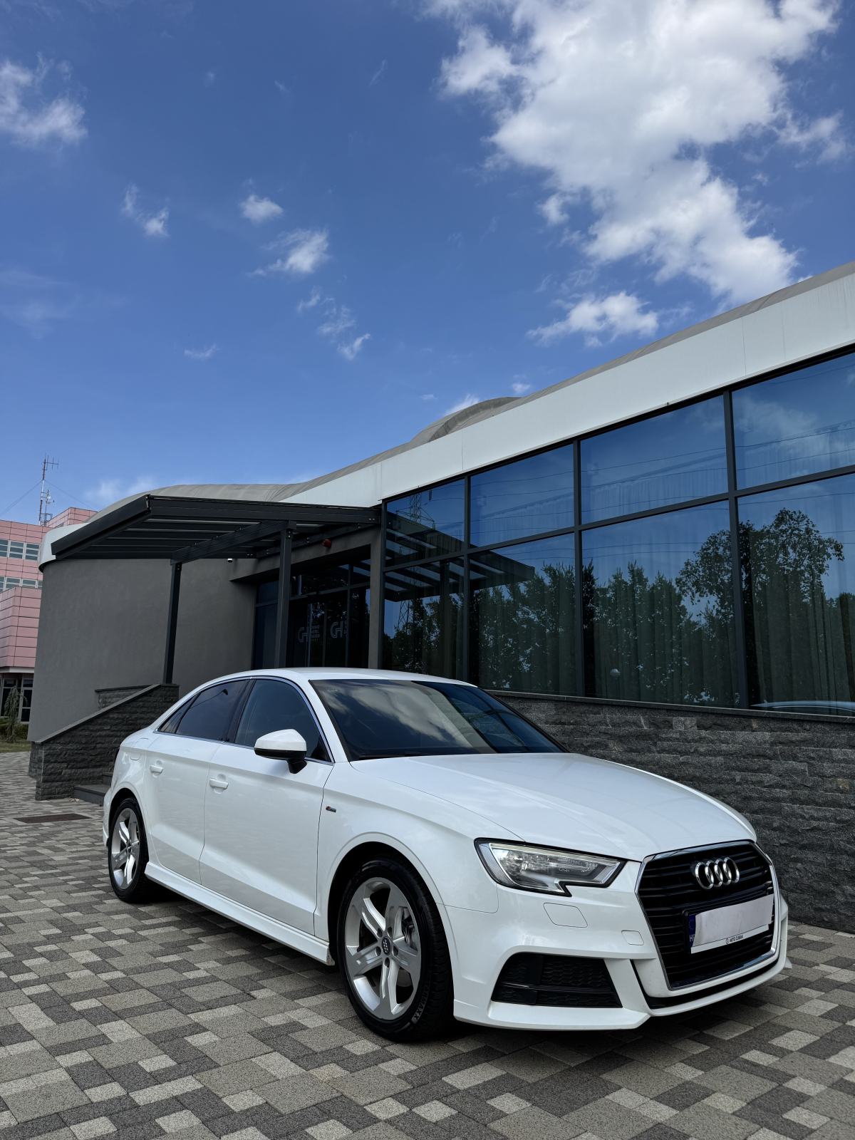 Audi A3 1,6 TDI - AUTOMATIK - S LINE FULL OPREMA - LIMUZINA - JAMSTVO, pogled izvana - slika 1