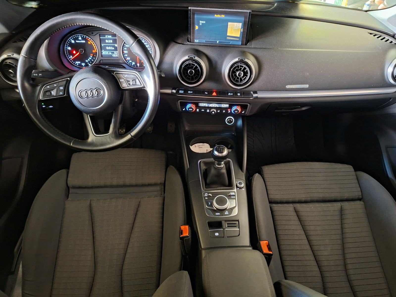 Audi A3 110ks_2017g S Line 200 tkm reg 12/26 + veliki servis, fotografija 20