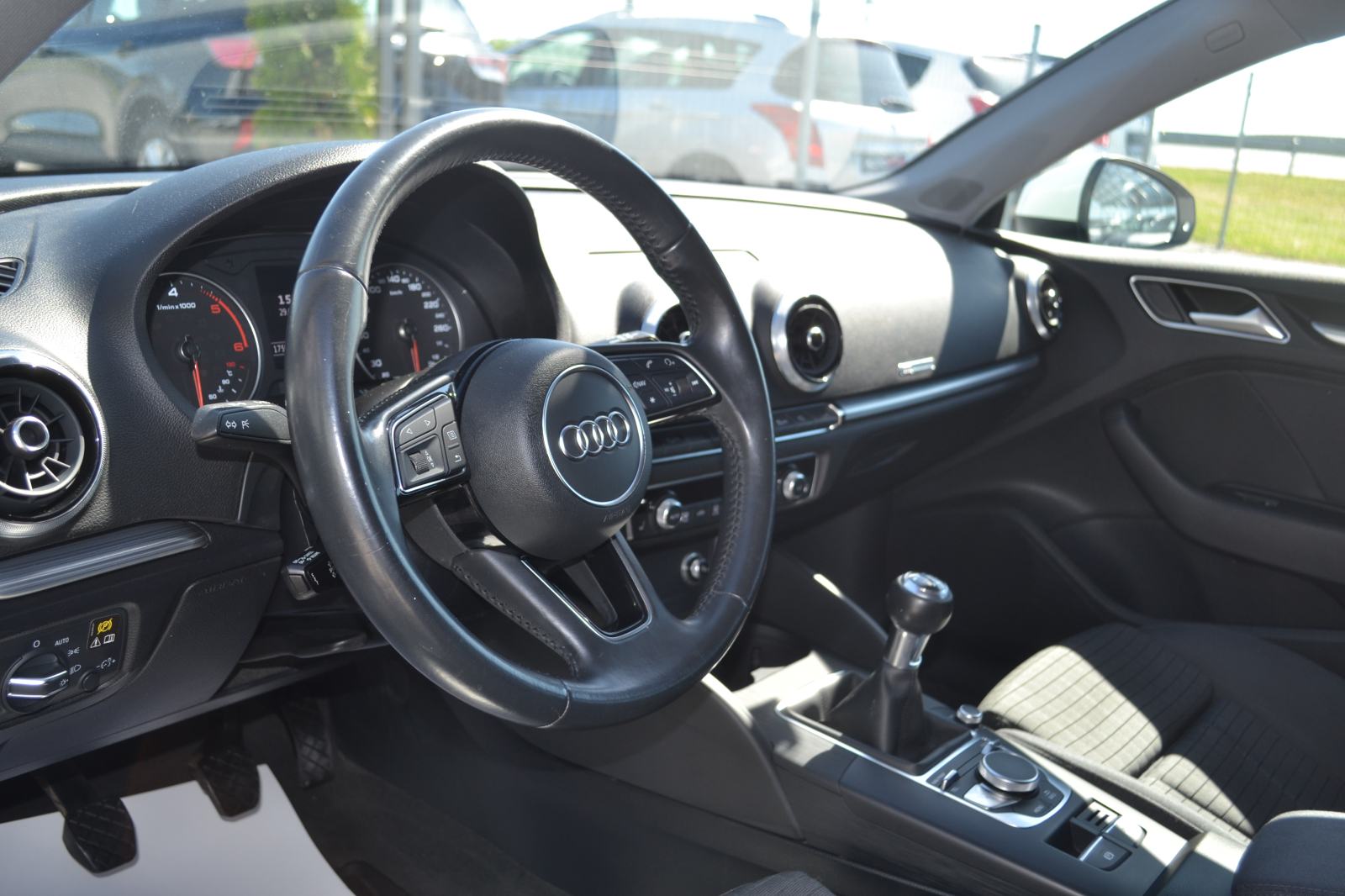 Audi A3 1,6 TDI *** MOTOR I LIMARIJA ODLIČNI ***, fotografija 15