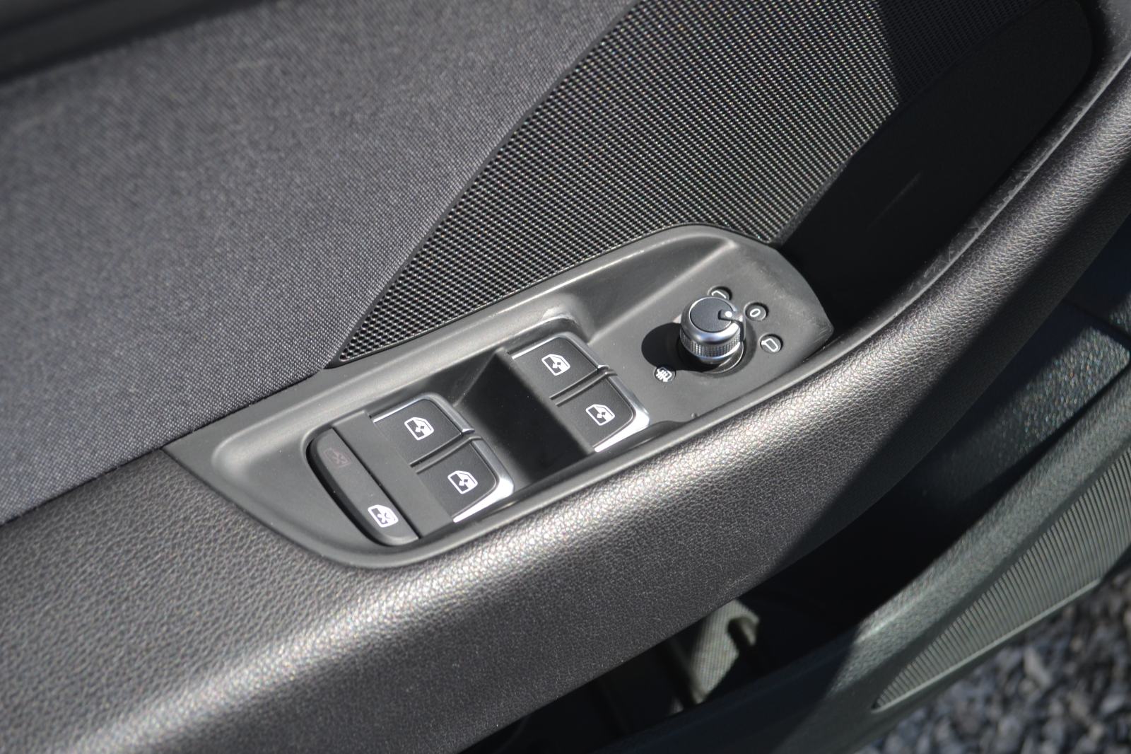 Audi A3 1,6 TDI *** MOTOR I LIMARIJA ODLIČNI ***, fotografija 9