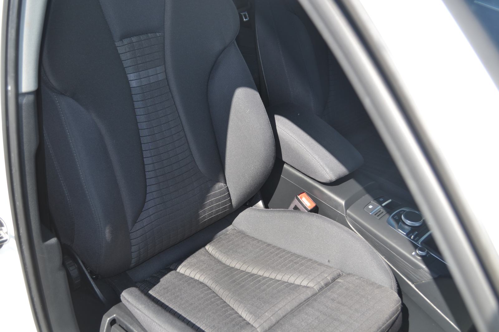 Audi A3 1,6 TDI *** MOTOR I LIMARIJA ODLIČNI ***, fotografija 14