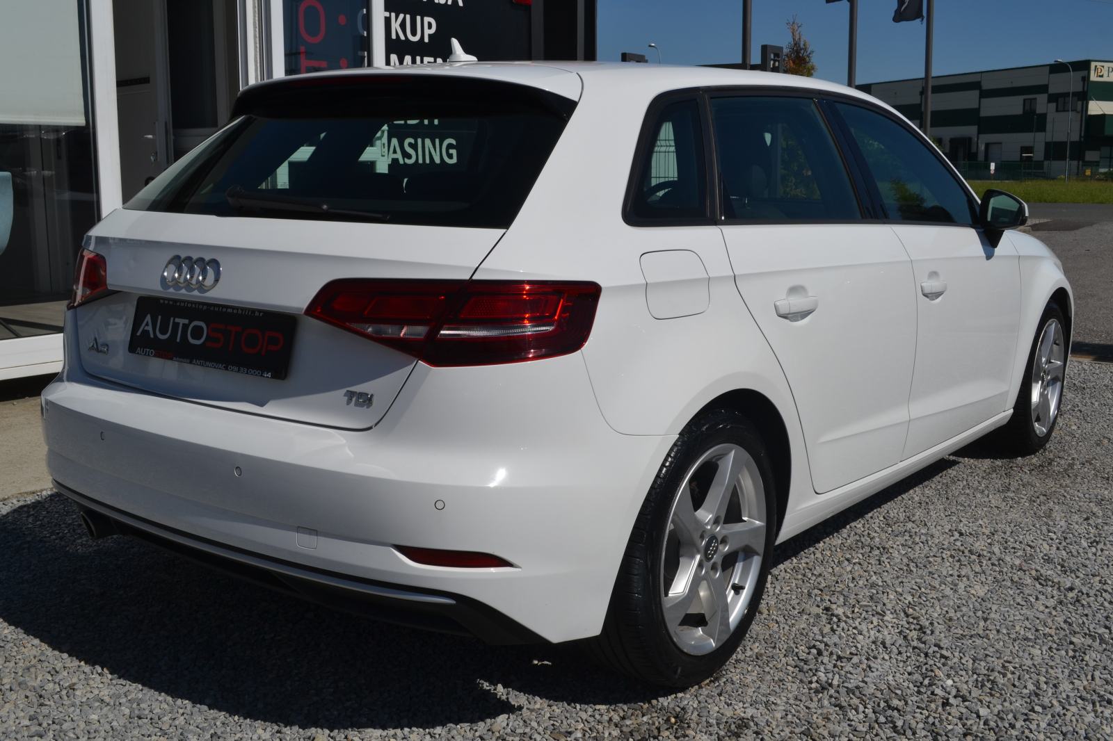 Audi A3 1,6 TDI *** MOTOR I LIMARIJA ODLIČNI ***, fotografija 4