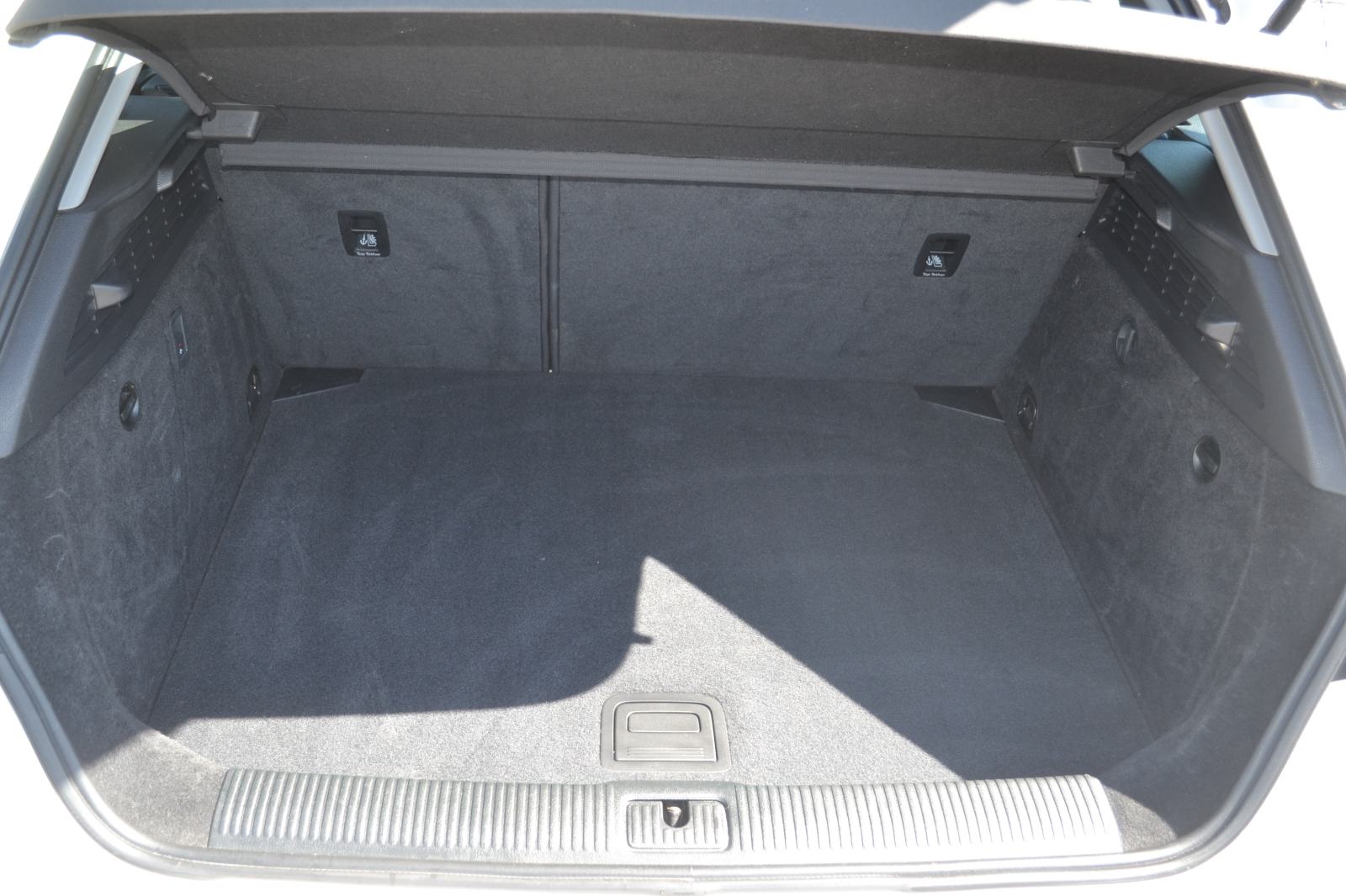 Audi A3 1,6 TDI *** MOTOR I LIMARIJA ODLIČNI ***, fotografija 12