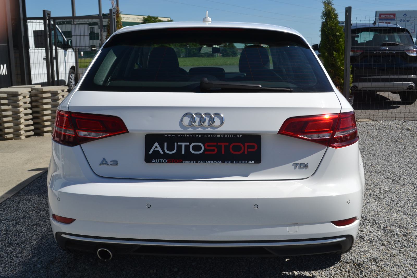 Audi A3 1,6 TDI *** MOTOR I LIMARIJA ODLIČNI ***, fotografija 5