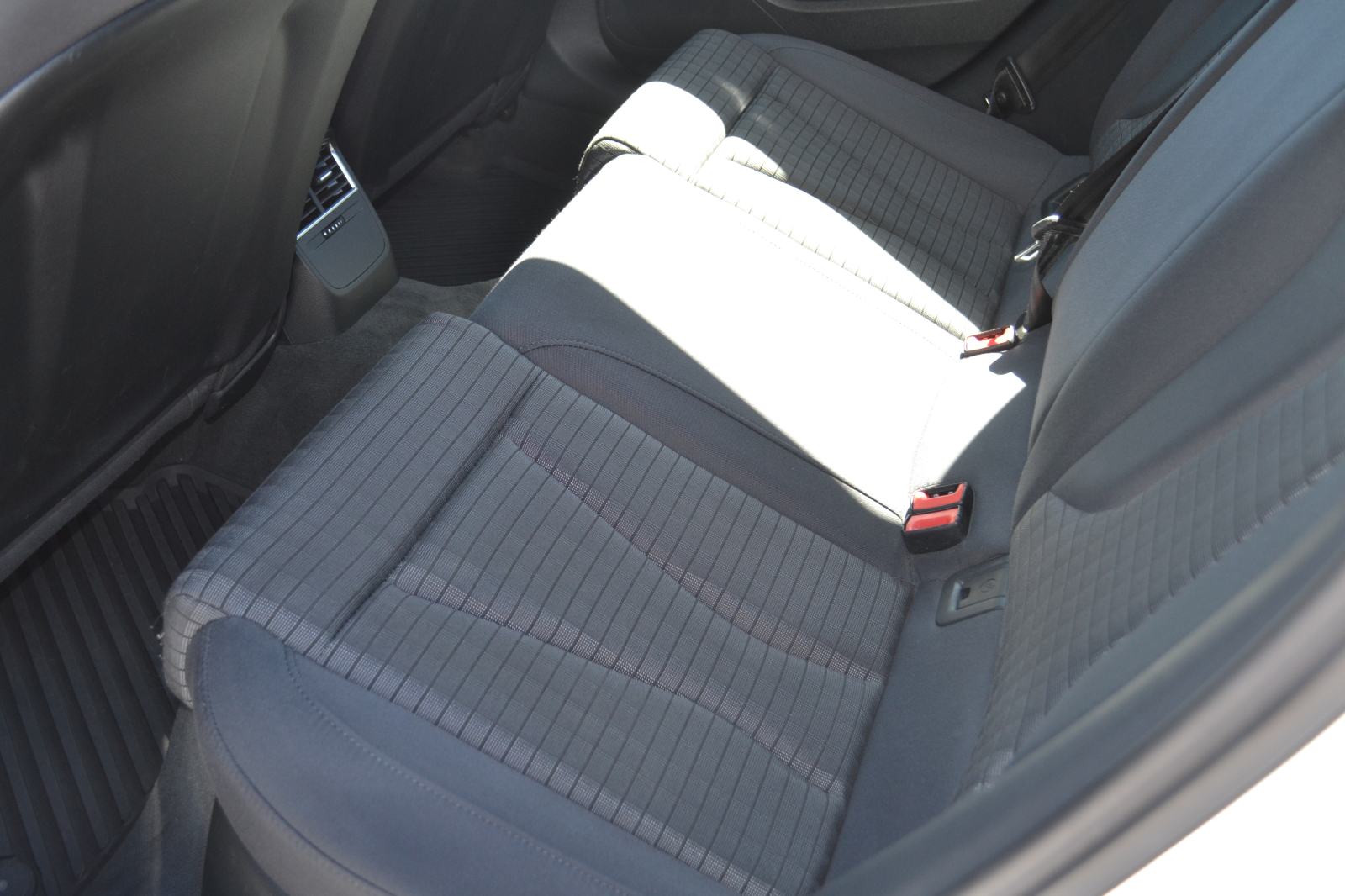 Audi A3 1,6 TDI *** MOTOR I LIMARIJA ODLIČNI ***, fotografija 11