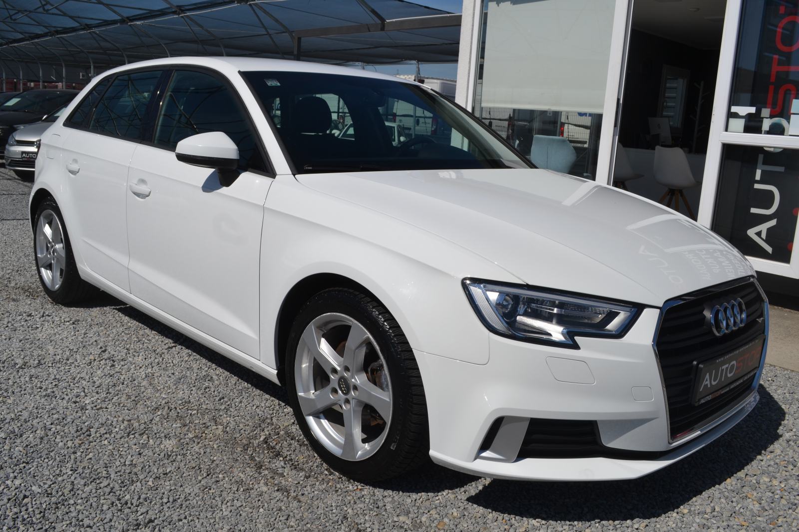 Audi A3 1,6 TDI *** MOTOR I LIMARIJA ODLIČNI ***, fotografija 3