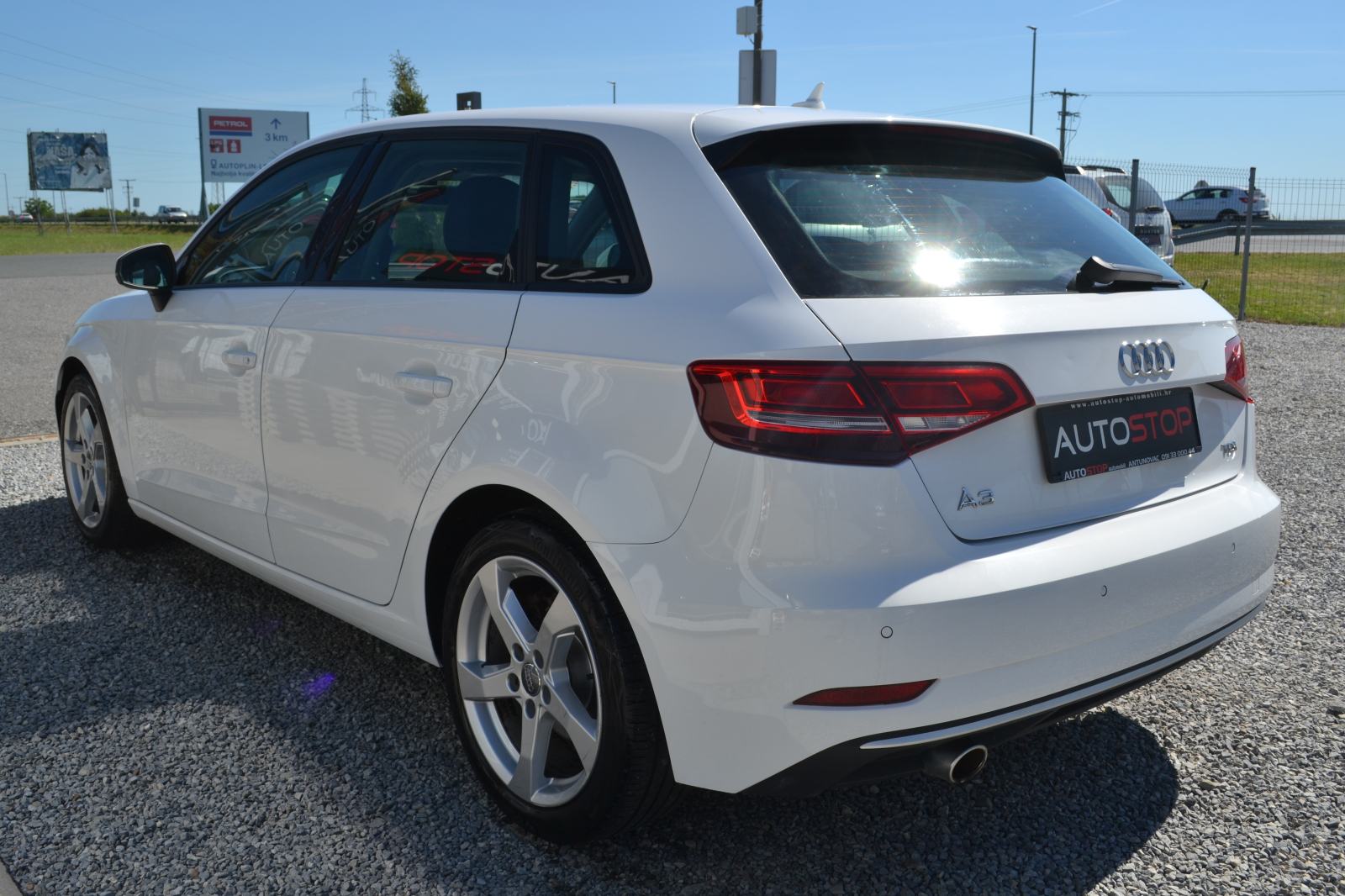 Audi A3 1,6 TDI *** MOTOR I LIMARIJA ODLIČNI ***, fotografija 6