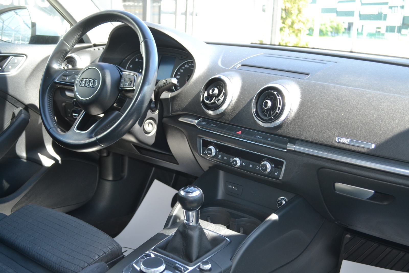 Audi A3 1,6 TDI *** MOTOR I LIMARIJA ODLIČNI ***, fotografija 7