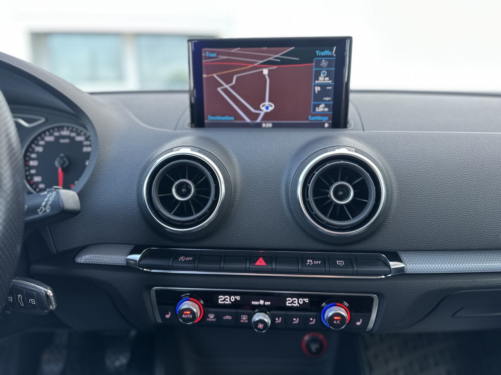Audi A3 1,6 TDI/REG 07/27/LED/NAVI/SENZORI/TEMPOMAT/GR.SJEDALA, fotografija 19