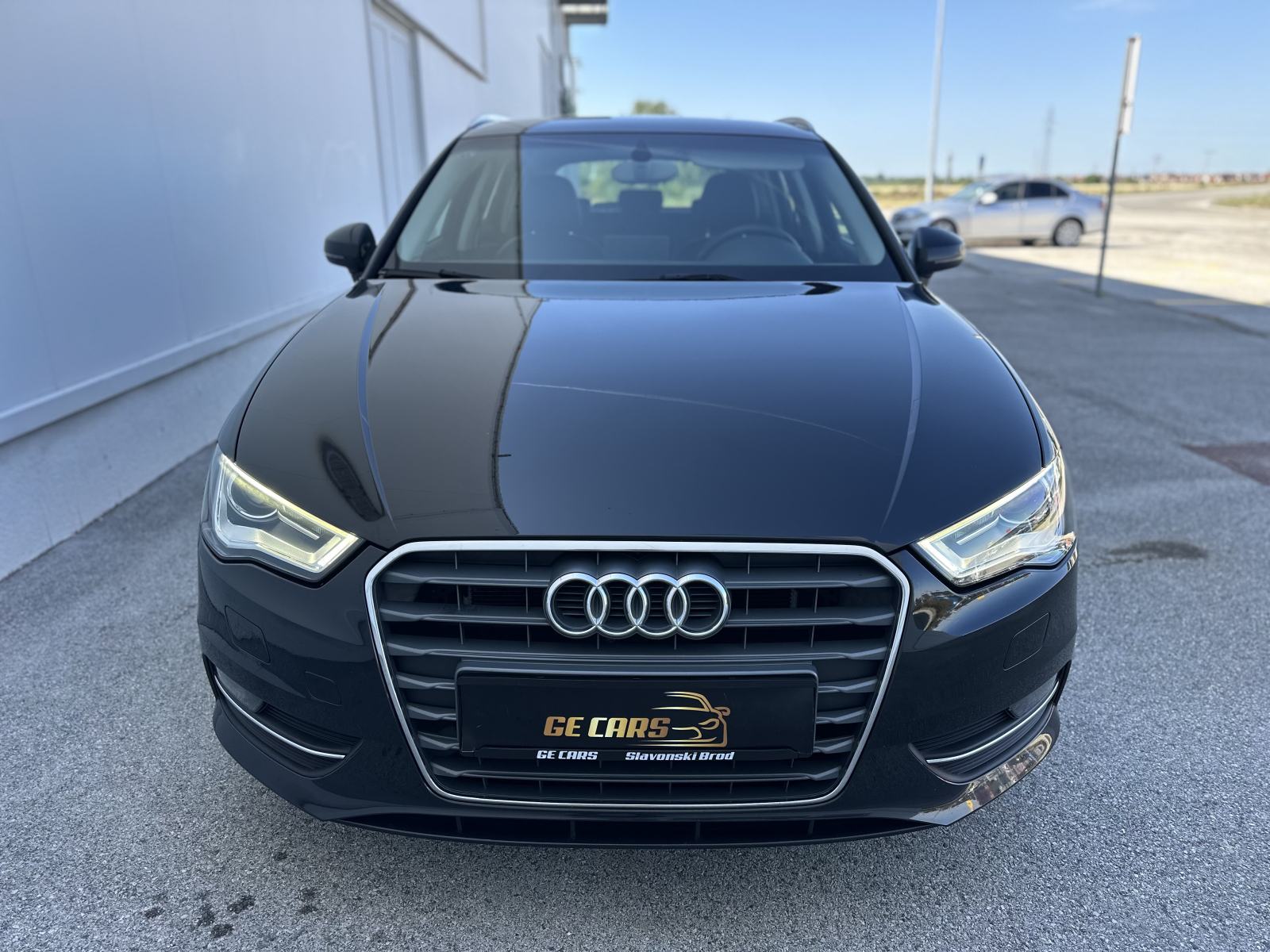 Audi A3 1,6 TDI/REG 07/27/LED/NAVI/SENZORI/TEMPOMAT/GR.SJEDALA, fotografija 2