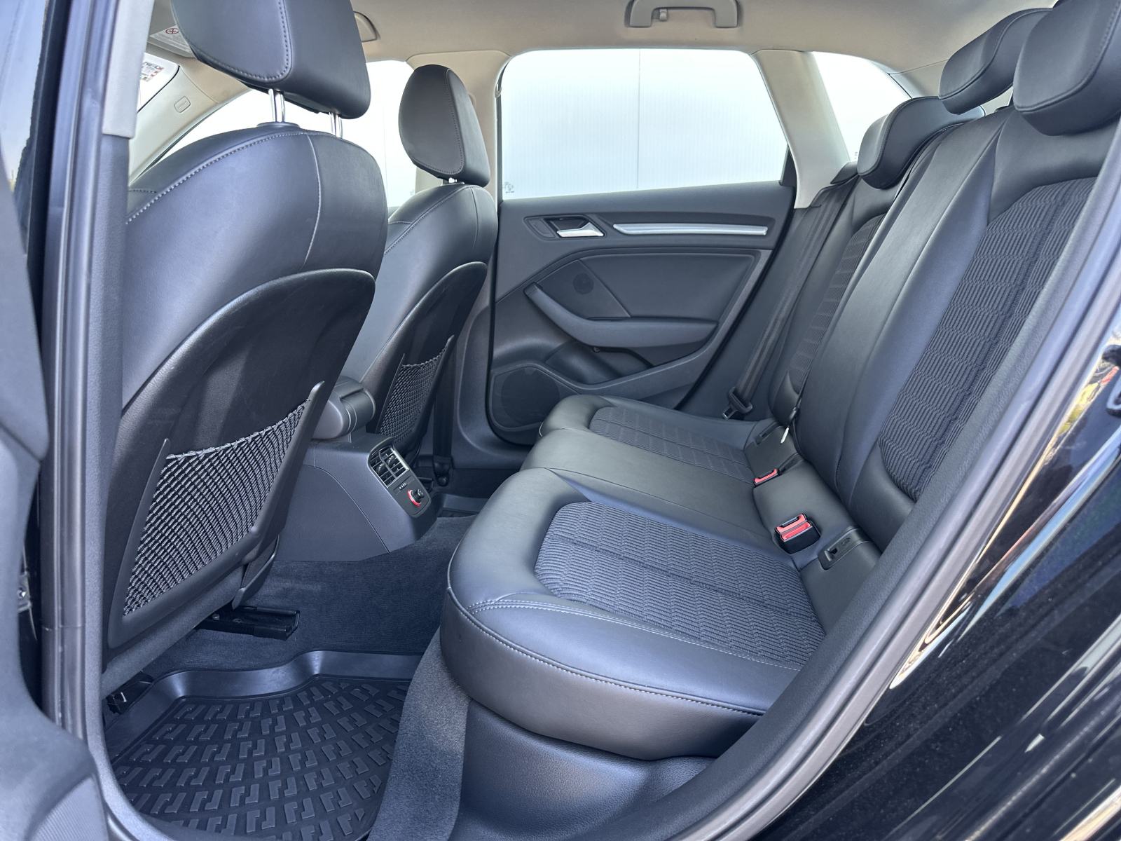 Audi A3 1,6 TDI/REG 07/27/LED/NAVI/SENZORI/TEMPOMAT/GR.SJEDALA, fotografija 9