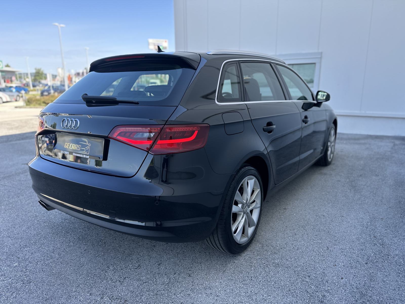 Audi A3 1,6 TDI/REG 07/27/LED/NAVI/SENZORI/TEMPOMAT/GR.SJEDALA, fotografija 5