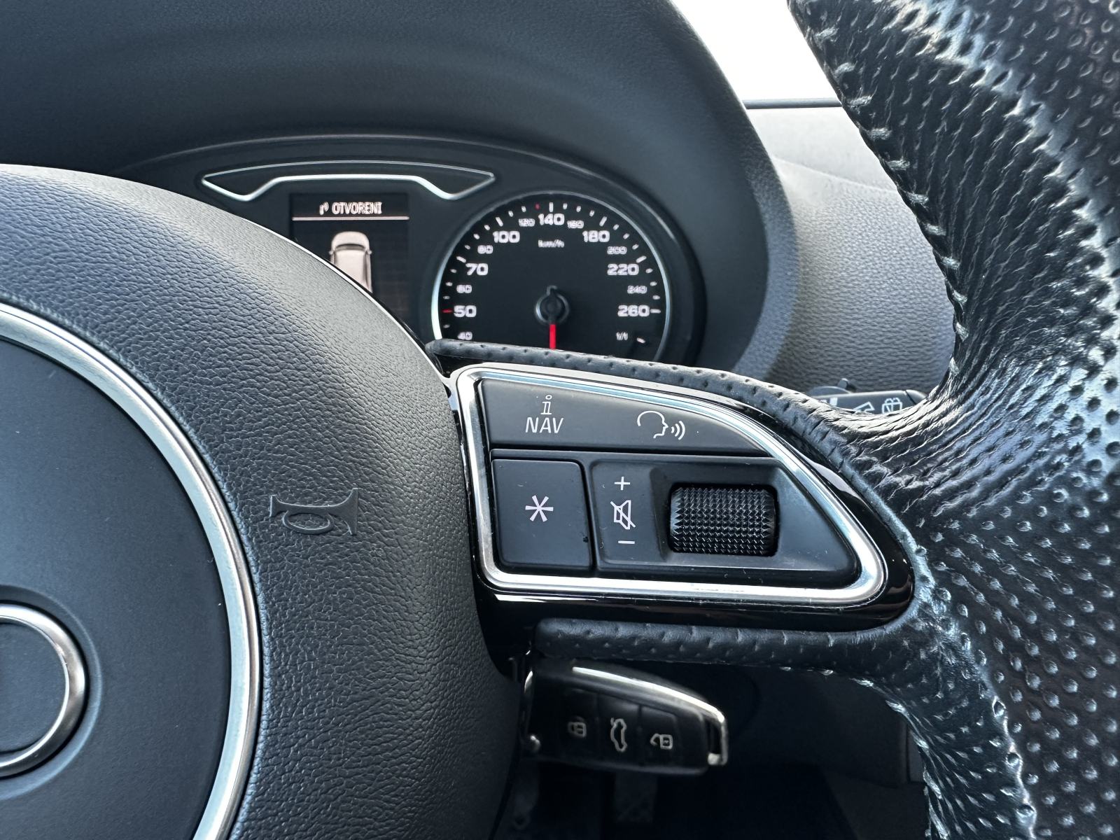 Audi A3 1,6 TDI/REG 07/27/LED/NAVI/SENZORI/TEMPOMAT/GR.SJEDALA, fotografija 17