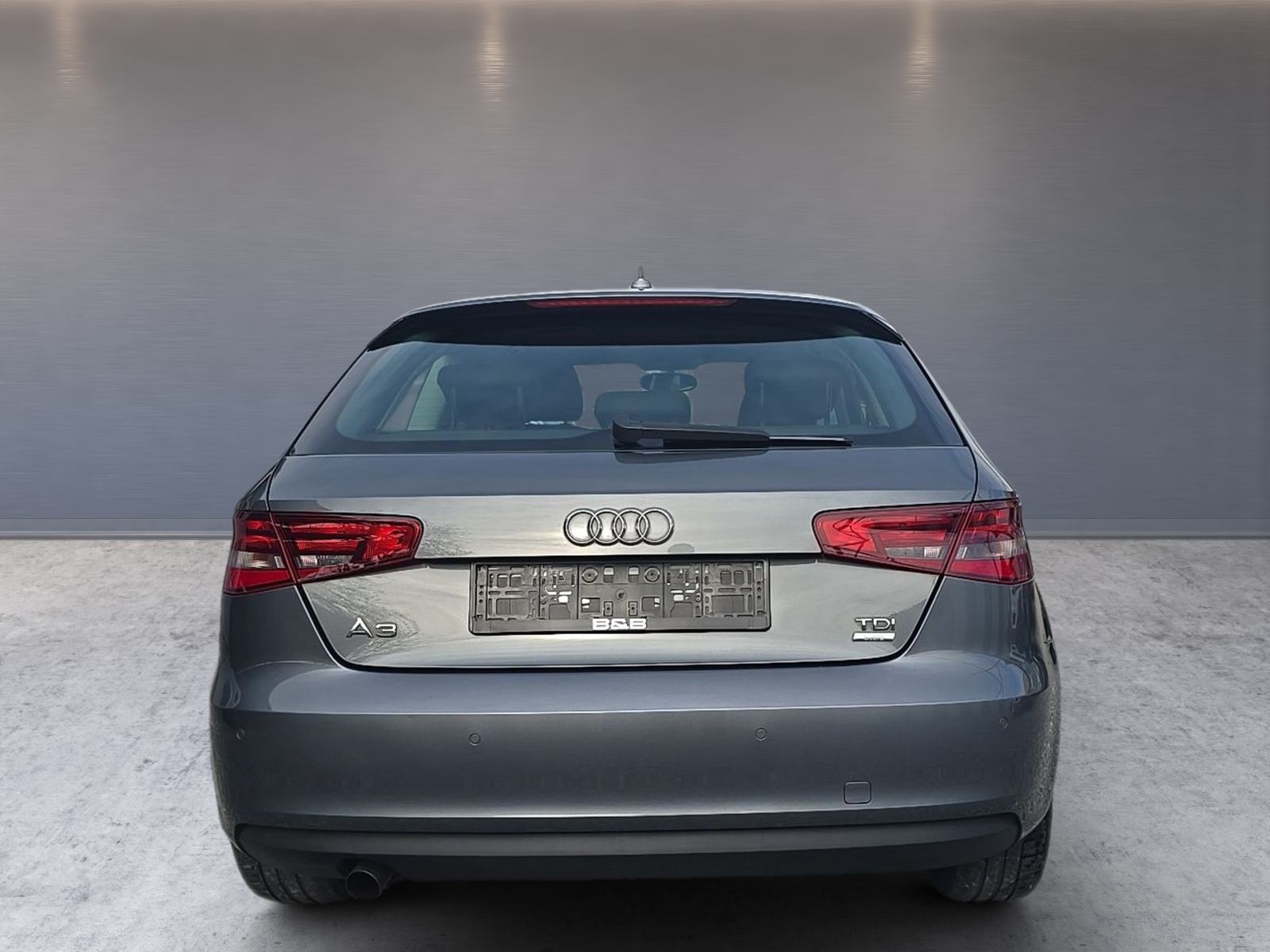 Audi A3 1,6 TDI Sportback Ultraa//servisna Audi/veliki servis//, fotografija 12