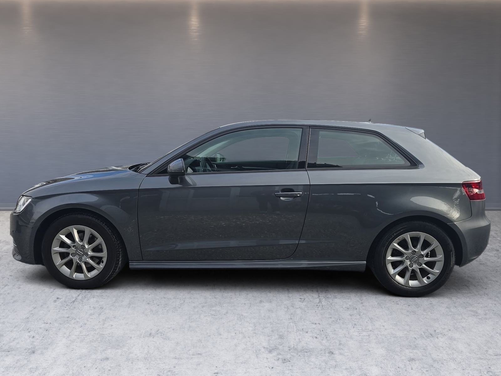 Audi A3 1,6 TDI Sportback Ultraa//servisna Audi/veliki servis//, fotografija 9