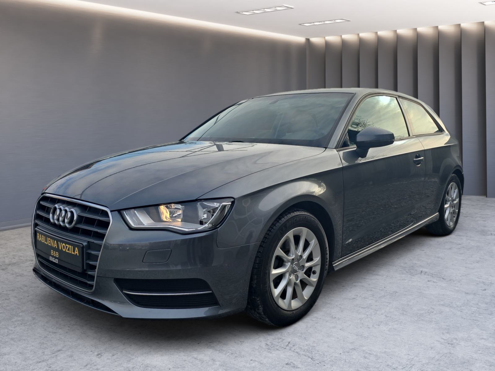 Audi A3 1,6 TDI Sportback Ultraa//servisna Audi/veliki servis//, fotografija 2