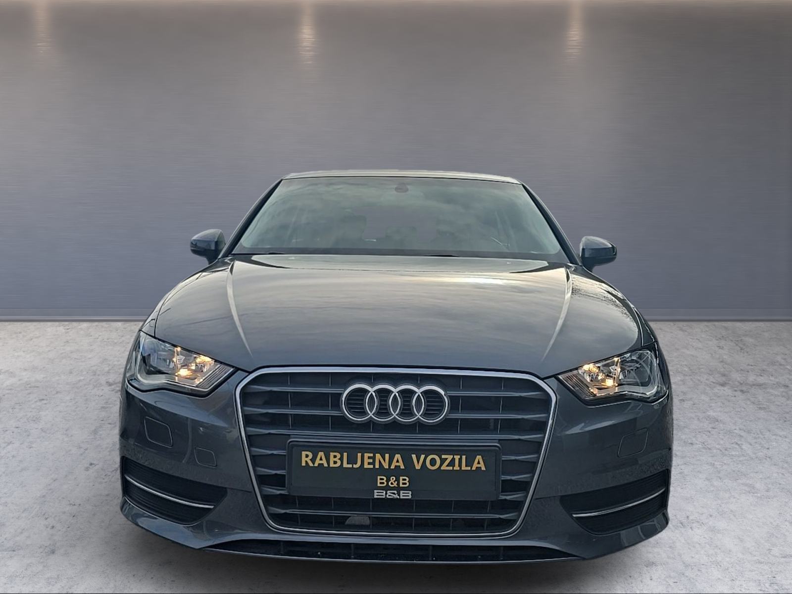 Audi A3 1,6 TDI Sportback Ultraa//servisna Audi/veliki servis//, fotografija 5