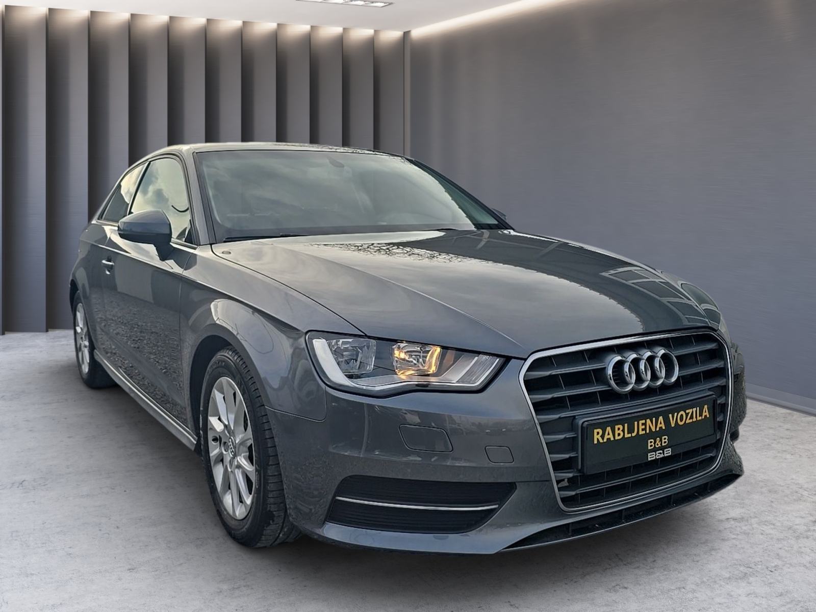 Audi A3 1,6 TDI Sportback Ultraa//servisna Audi/veliki servis//, fotografija 3