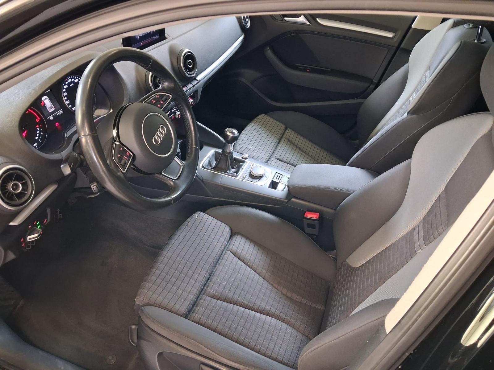 Audi A3 1,6 TDI 81kw/110 ks ambition Xenon Bixenon, fotografija 9