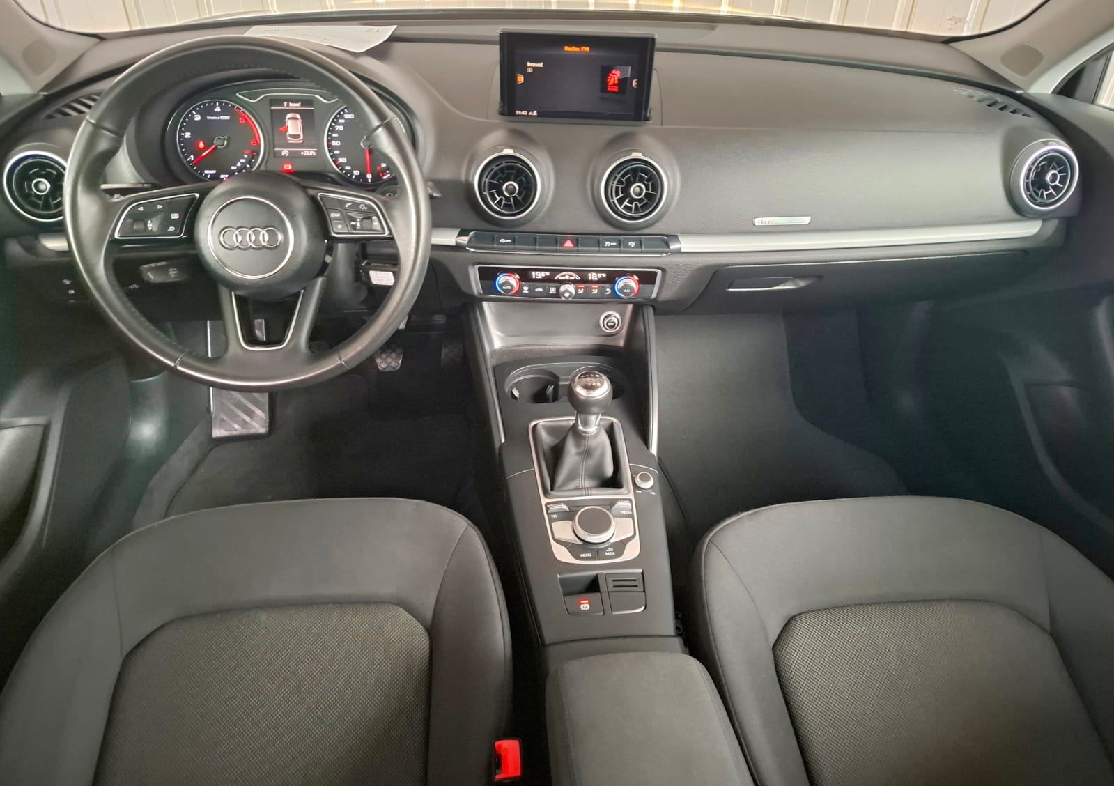 Audi A3 1,6 TDI Sport ALU NAVI PDC LED TEMPOMAT GARANCIJA DO 2 GOD., fotografija 11