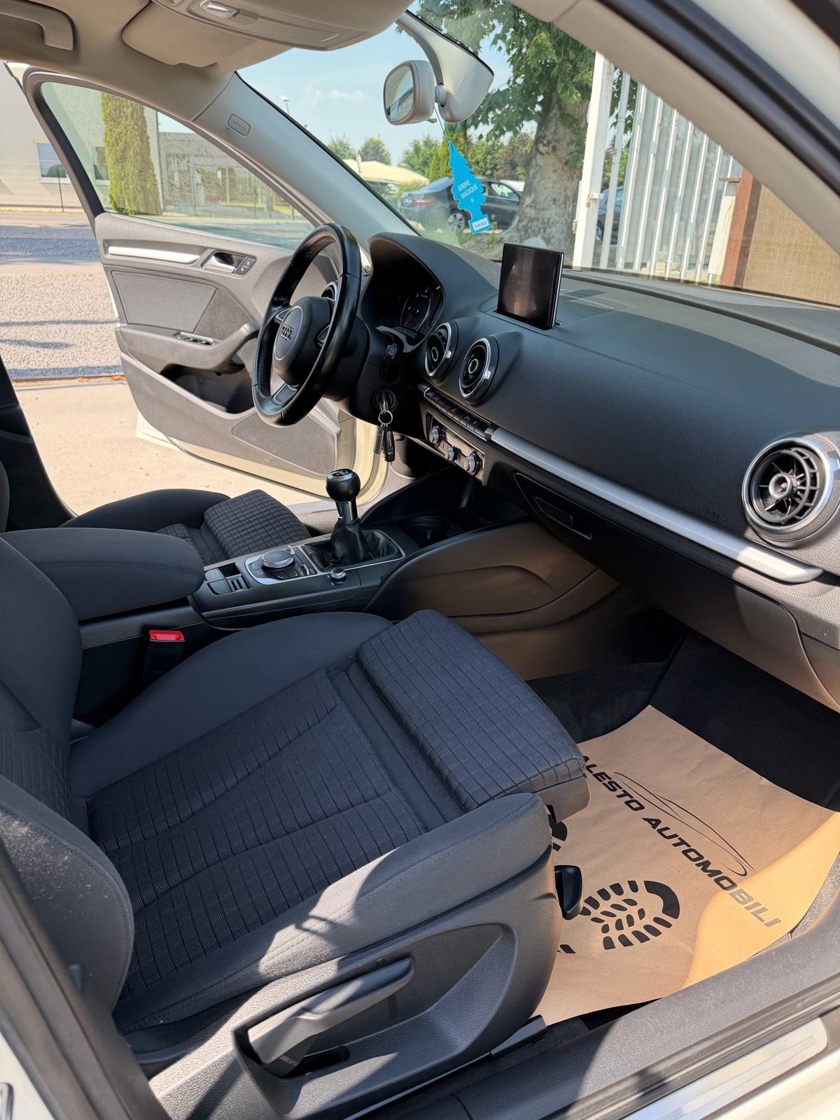 Audi A3 1,6 TDI,SPORT,Bixenon,Led!!, fotografija 11