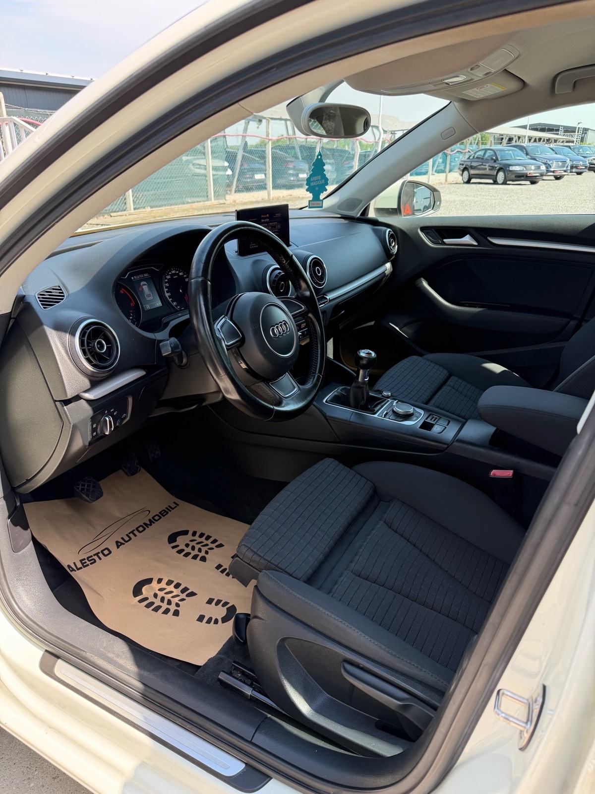 Audi A3 1,6 TDI,SPORT,Bixenon,Led!!, fotografija 14