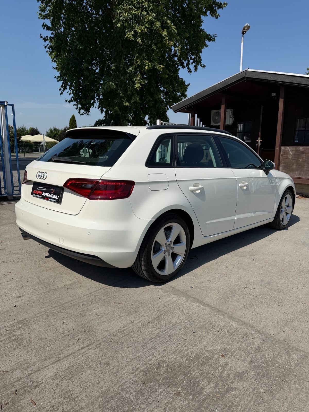 Audi A3 1,6 TDI,SPORT,Bixenon,Led!!, fotografija 7