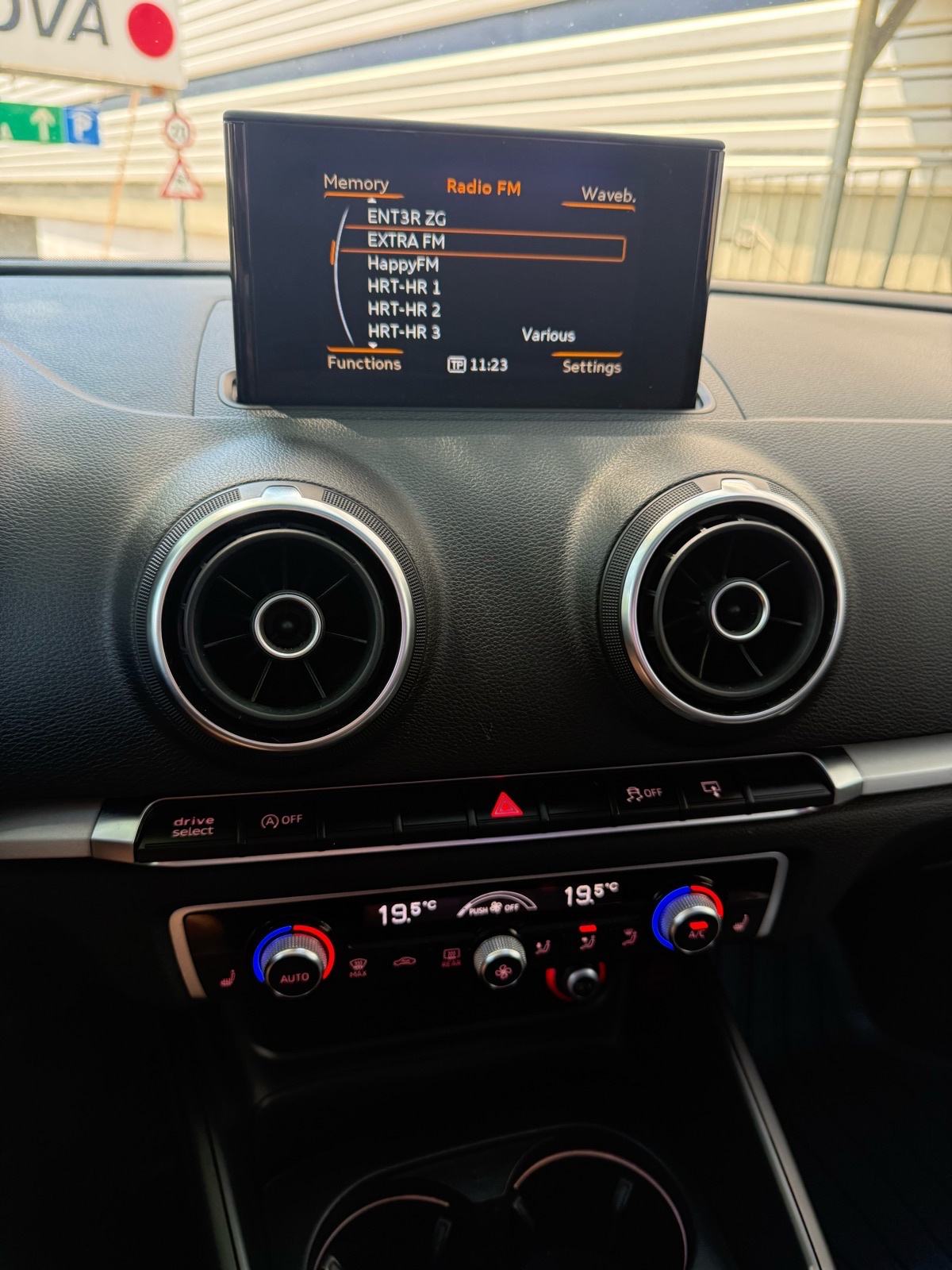 Audi A3 1,6 TDI Sport*PANORAMA*ALU 17*REG 03/27, fotografija 12