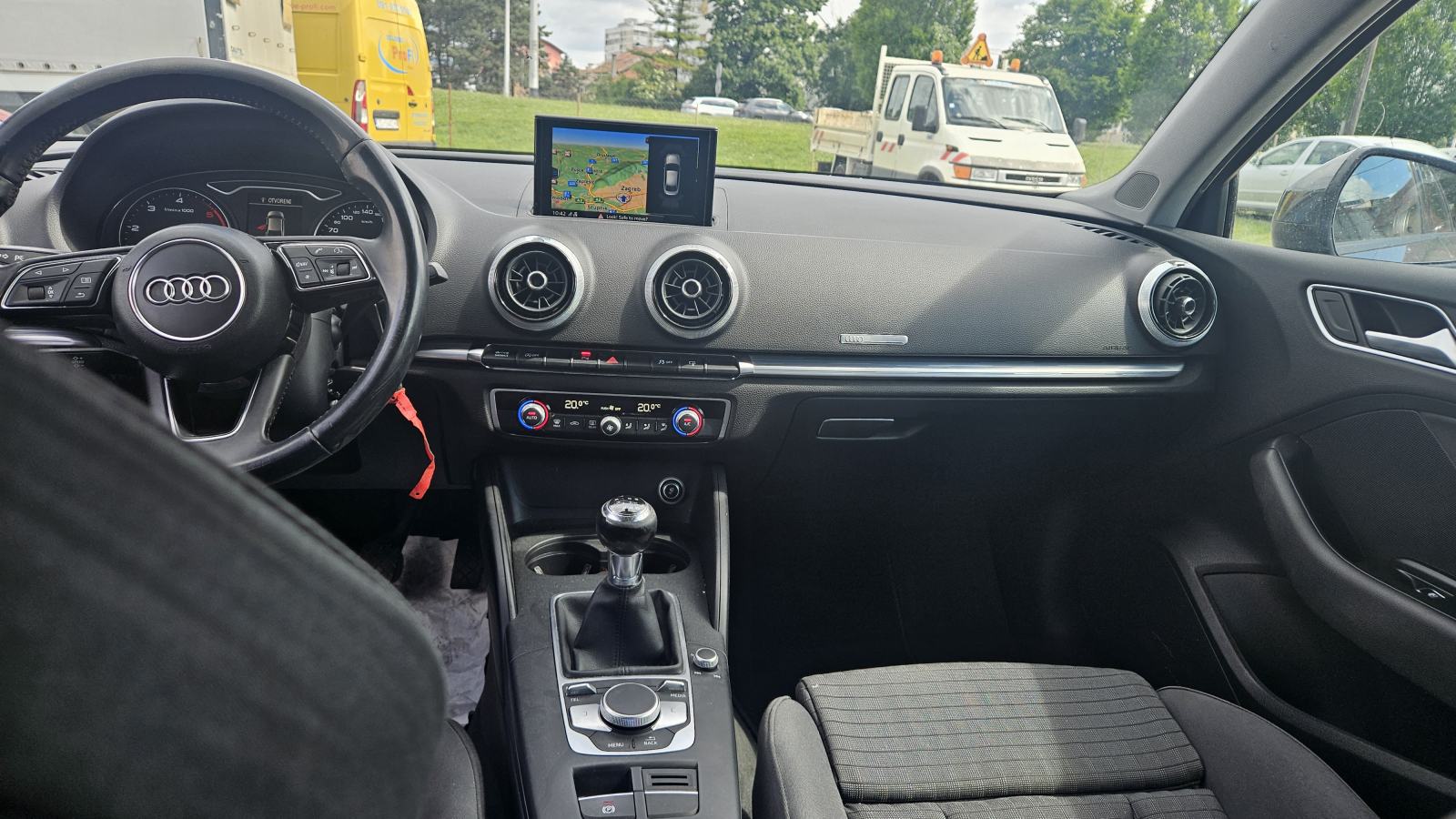 AUDI A3 limuzina 1,6 TDI Sport bixenon navi 18”, fotografija 13