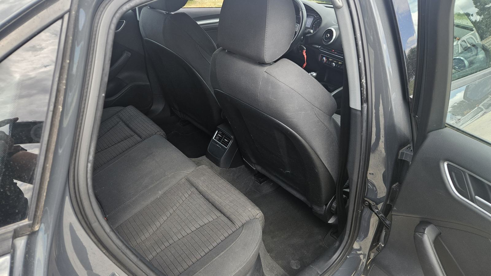 AUDI A3 limuzina 1,6 TDI Sport bixenon navi 18”, fotografija 15