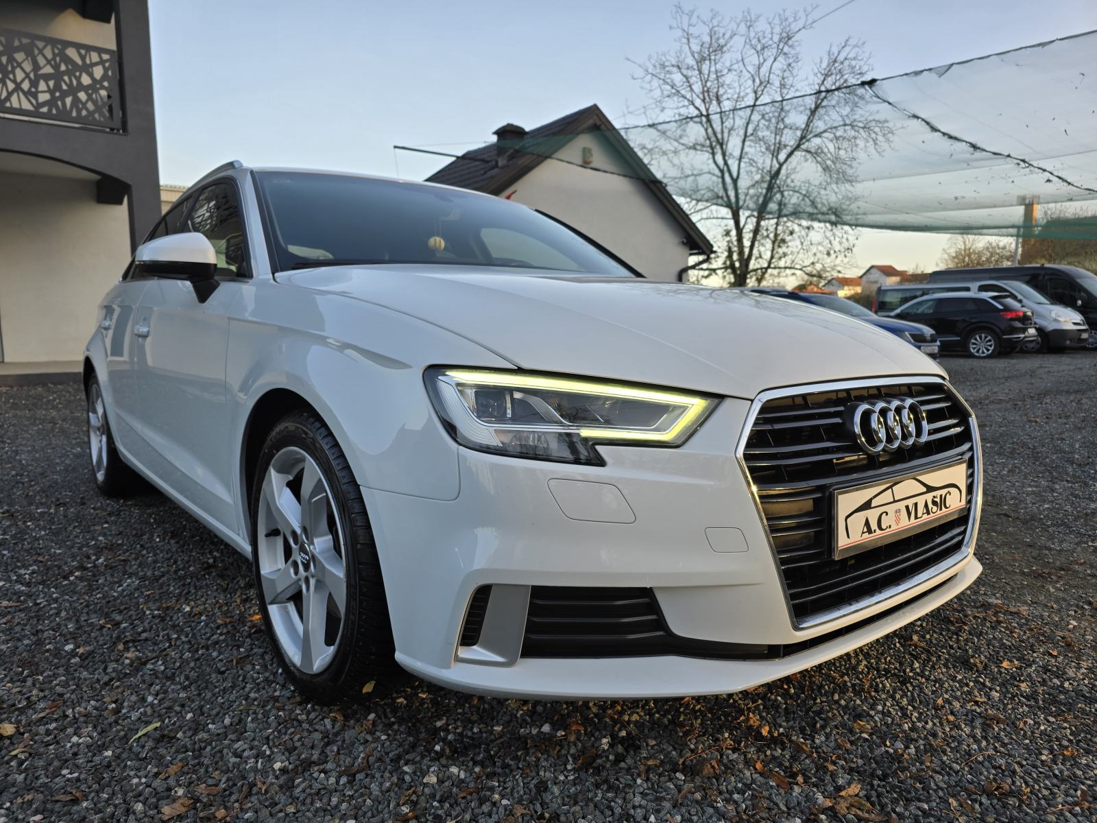 Audi A3 1,6 TDI Sportback-JAČI PAKET OPREME, ODLIČAN, fotografija 3