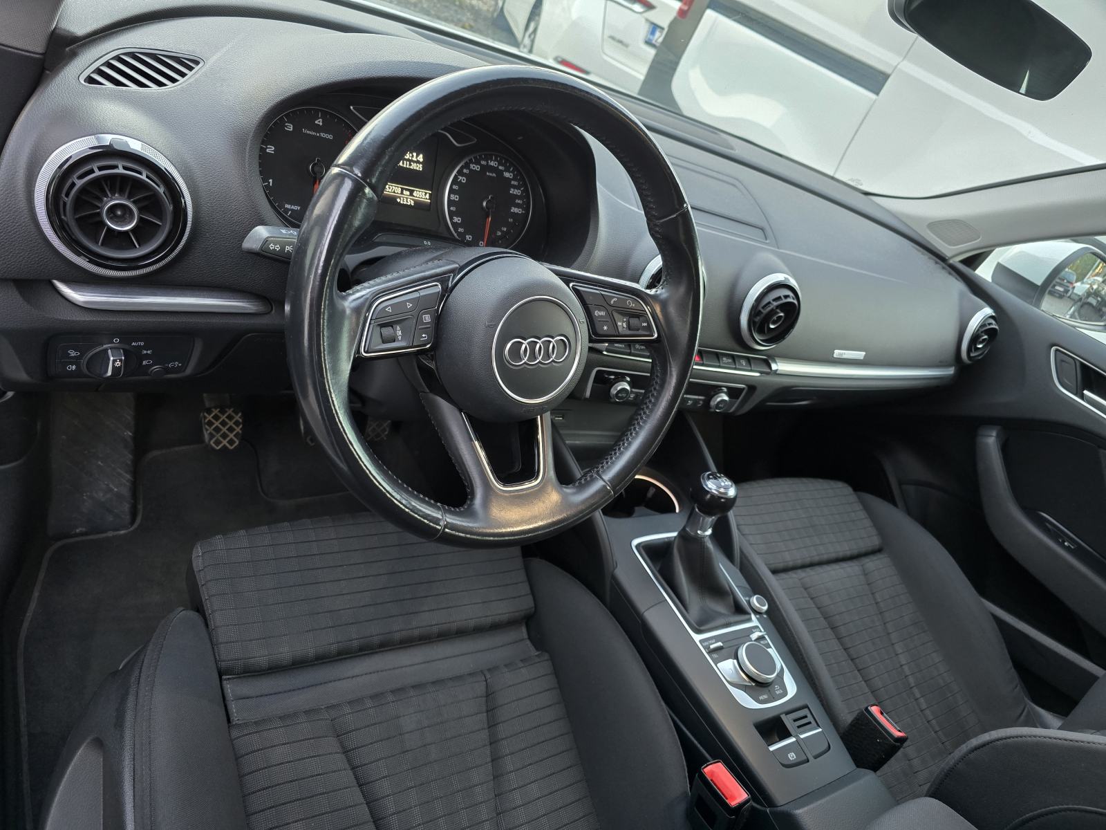 Audi A3 1,6 TDI Sportback-JAČI PAKET OPREME, ODLIČAN, fotografija 5