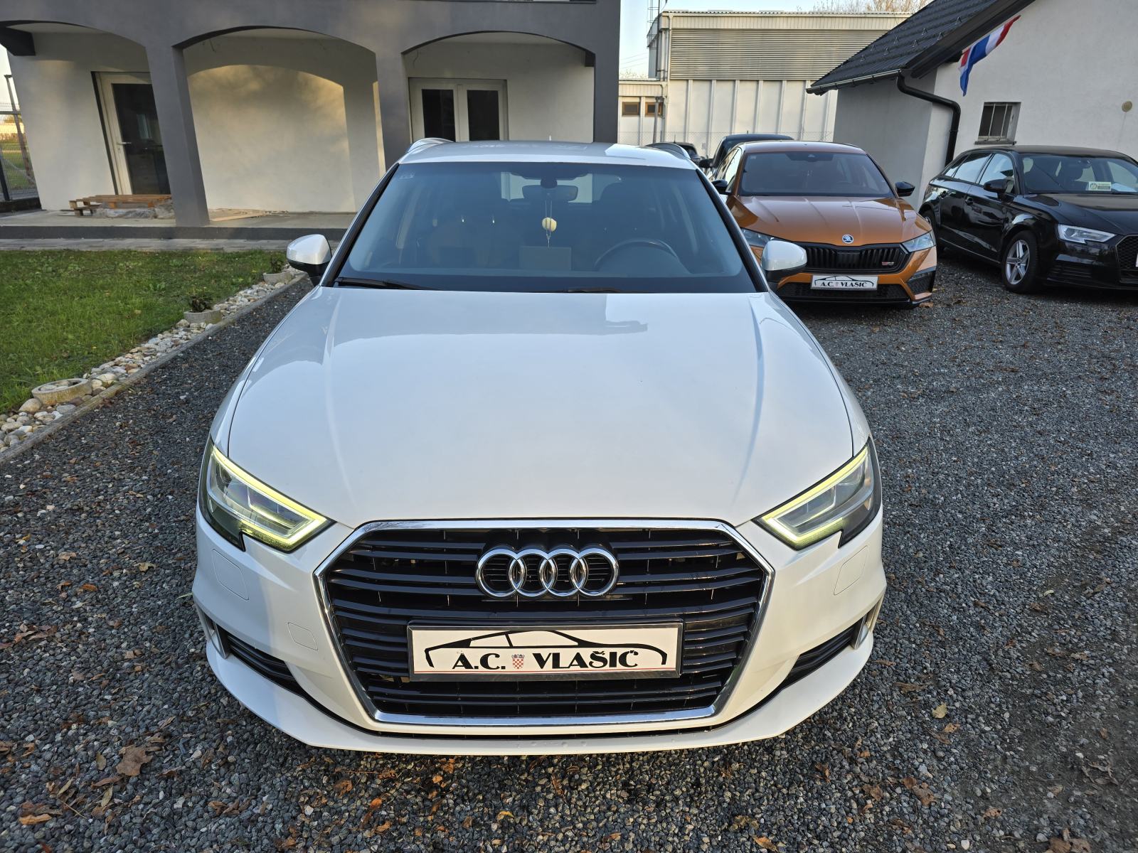 Audi A3 1,6 TDI Sportback-JAČI PAKET OPREME, ODLIČAN, fotografija 7