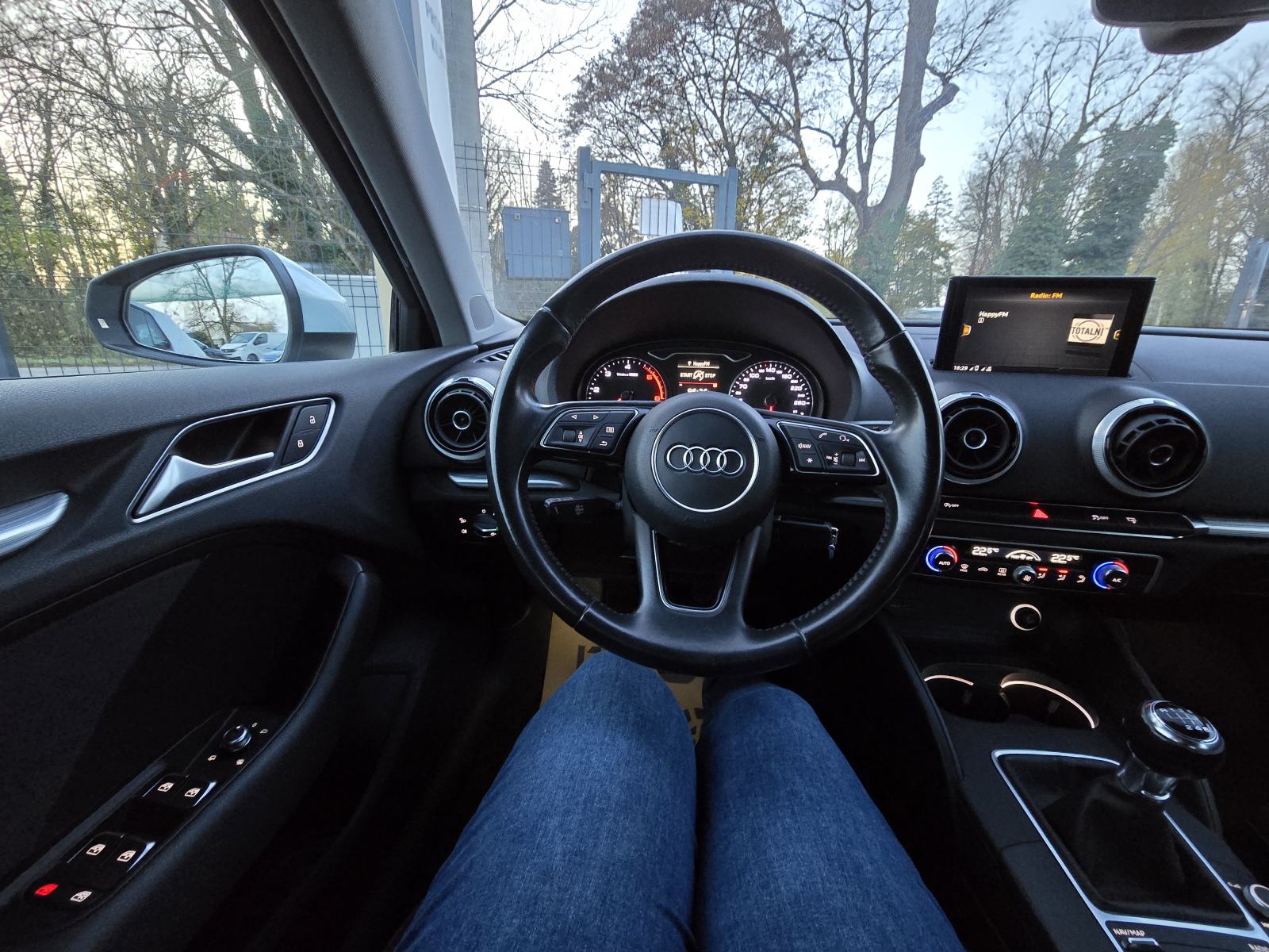 Audi A3 1,6 TDI Sportback-JAČI PAKET OPREME, ODLIČAN, fotografija 8