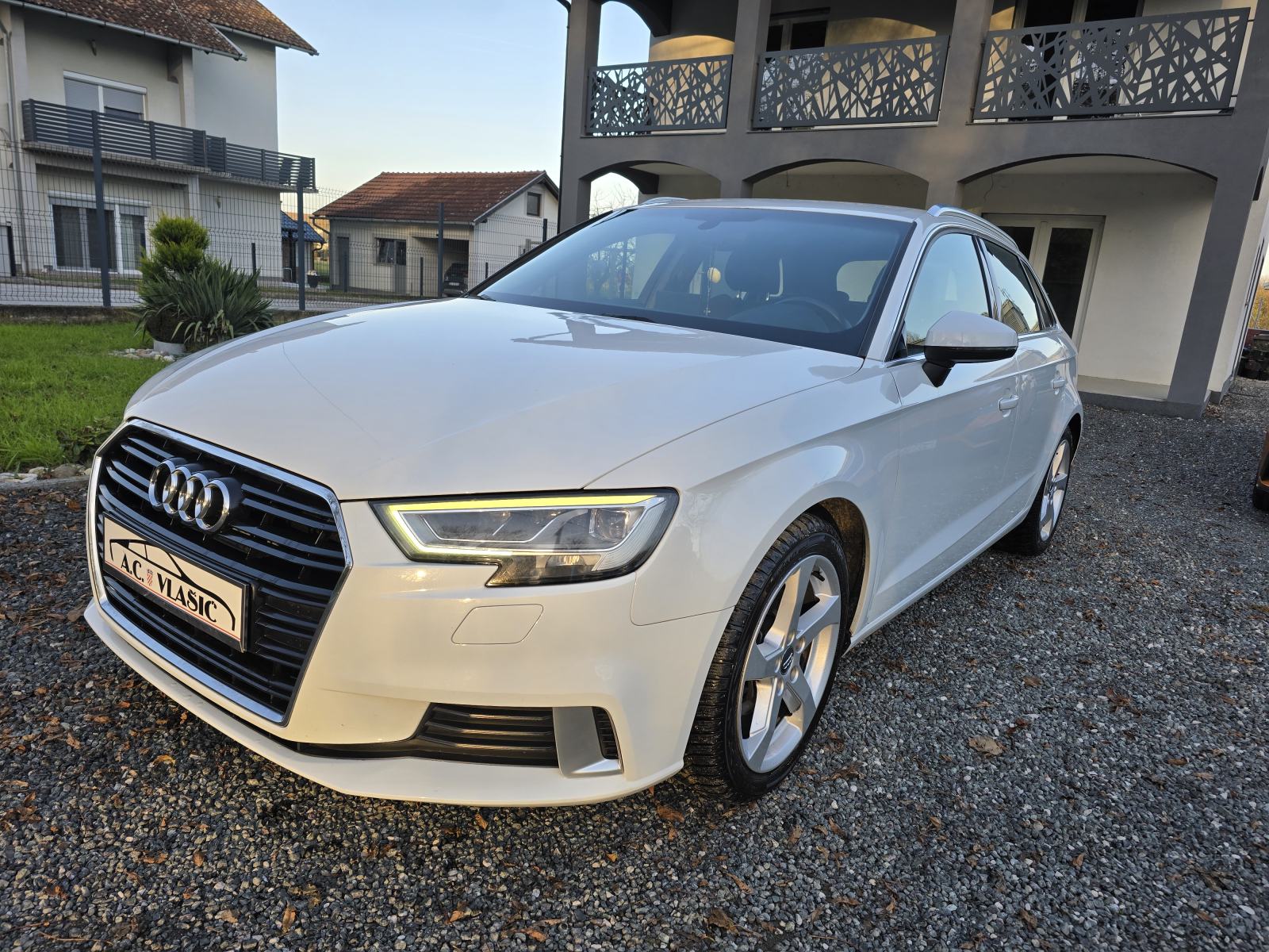 Audi A3 1,6 TDI Sportback-JAČI PAKET OPREME, ODLIČAN, fotografija 10