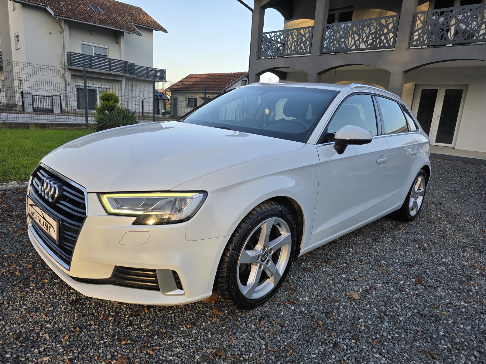 Audi A3 1,6 TDI Sportback-JAČI PAKET OPREME, ODLIČAN, fotografija 12